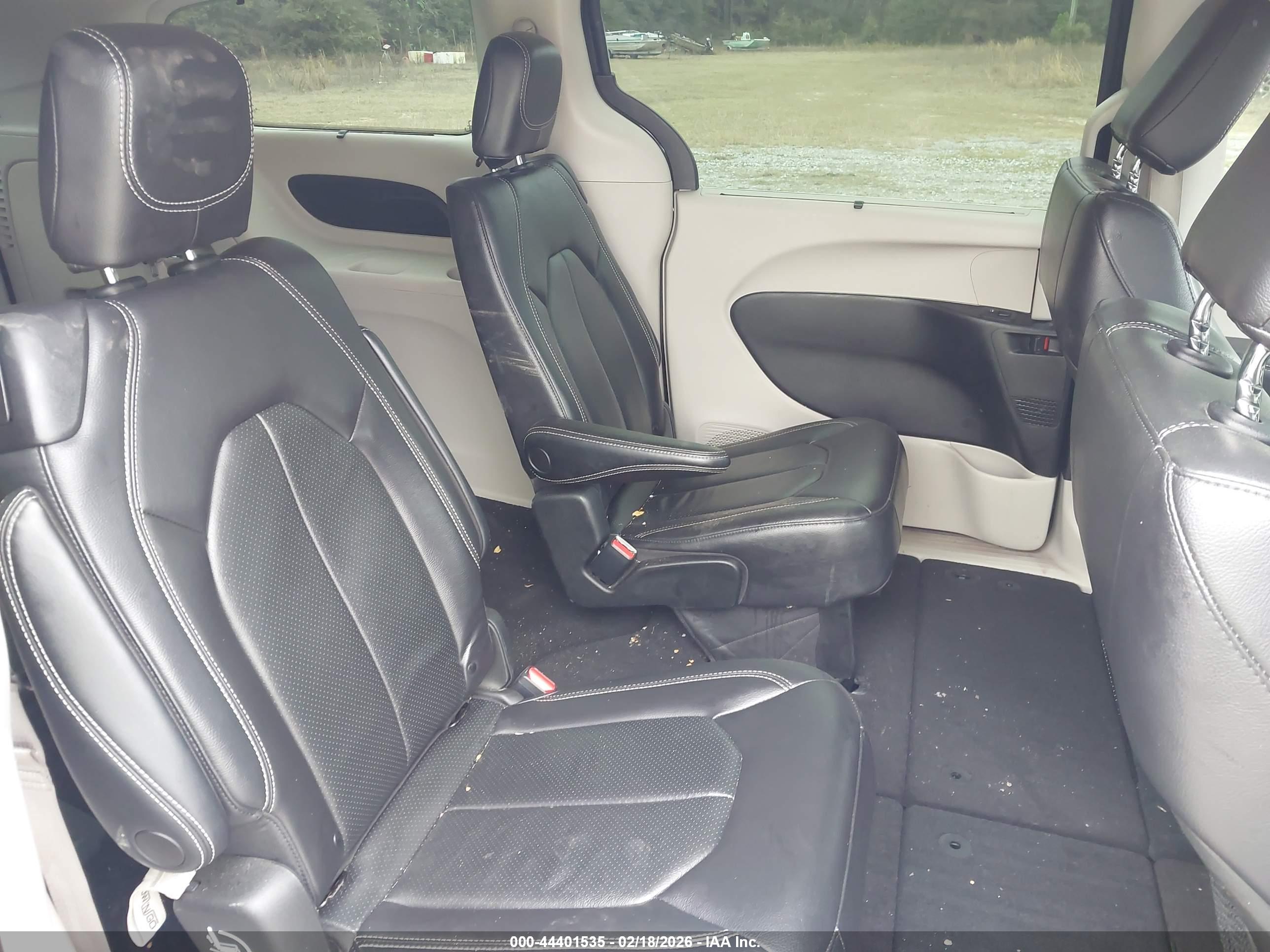 CHRYSLER PACIFICA image 8