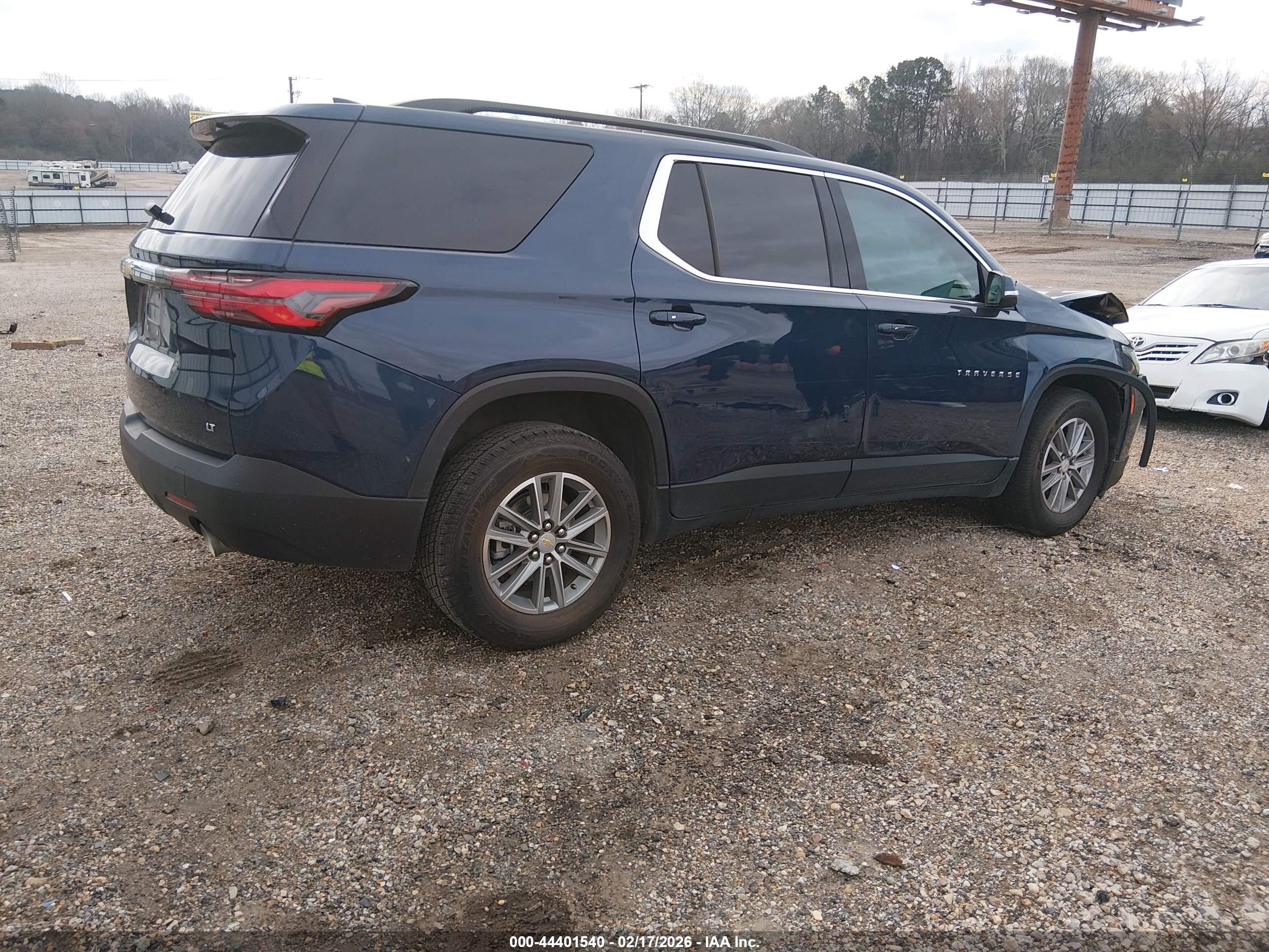 CHEVROLET TRAVERSE image 4