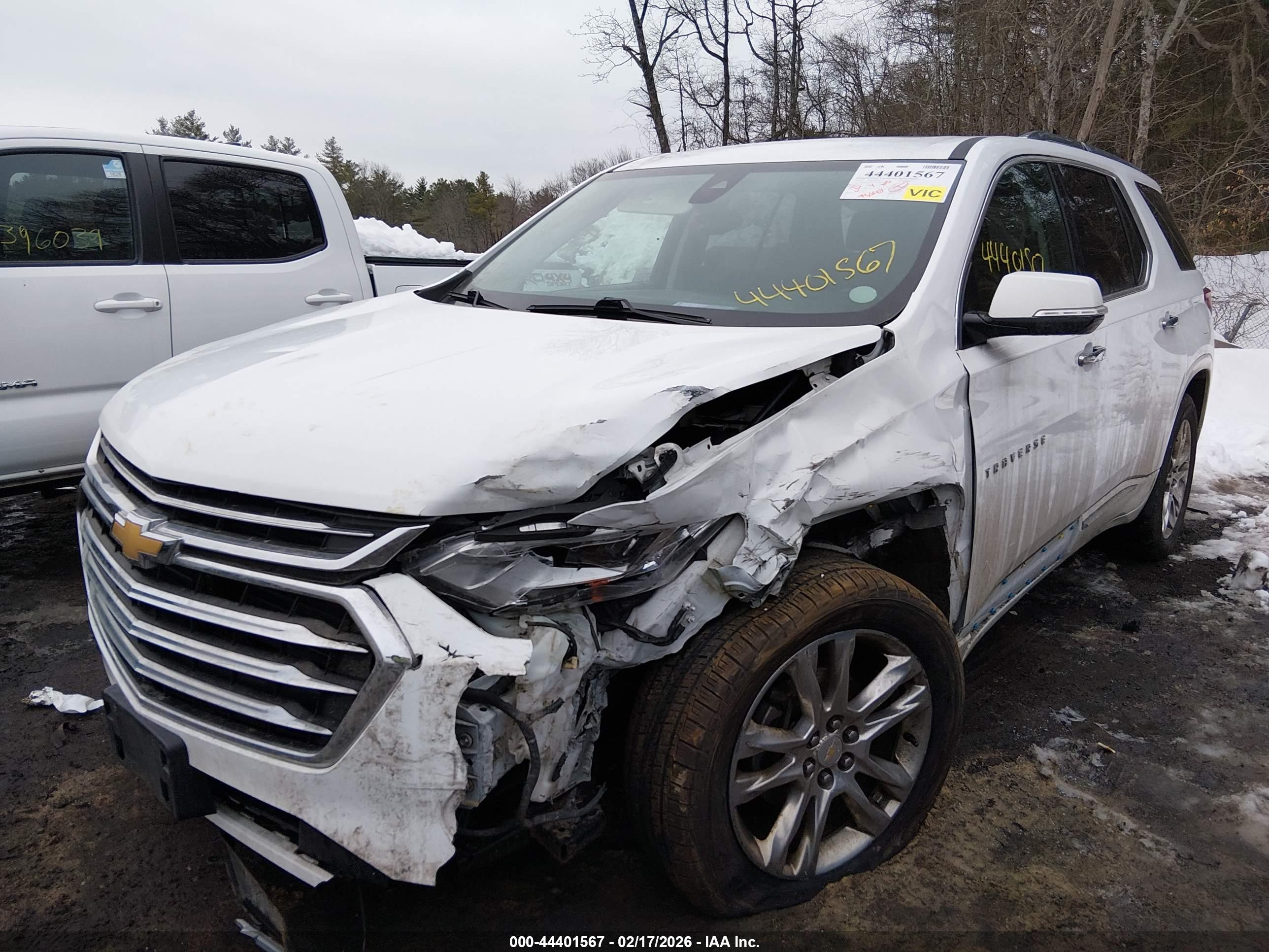 CHEVROLET TRAVERSE image 2