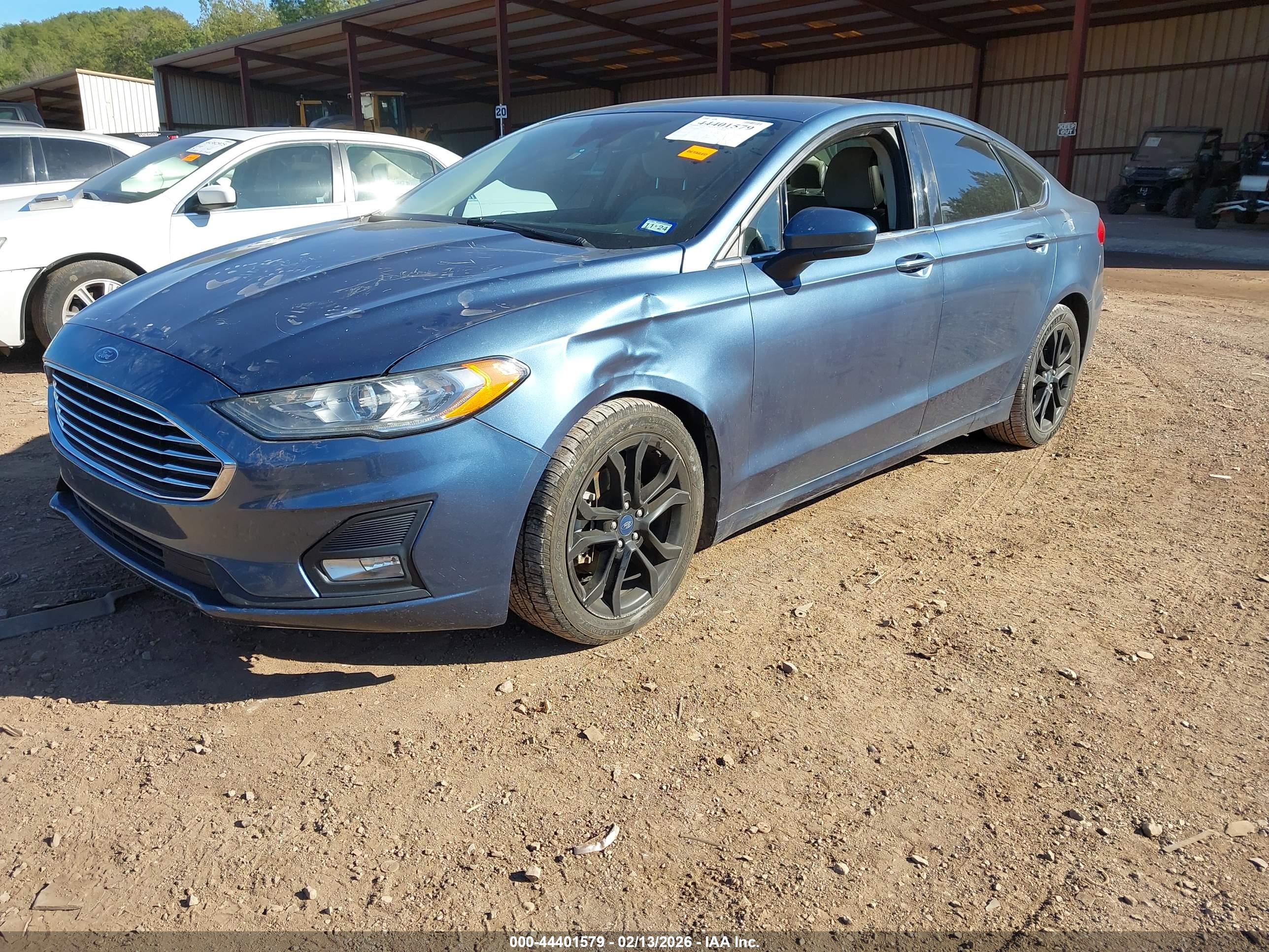 FORD FUSION image 2
