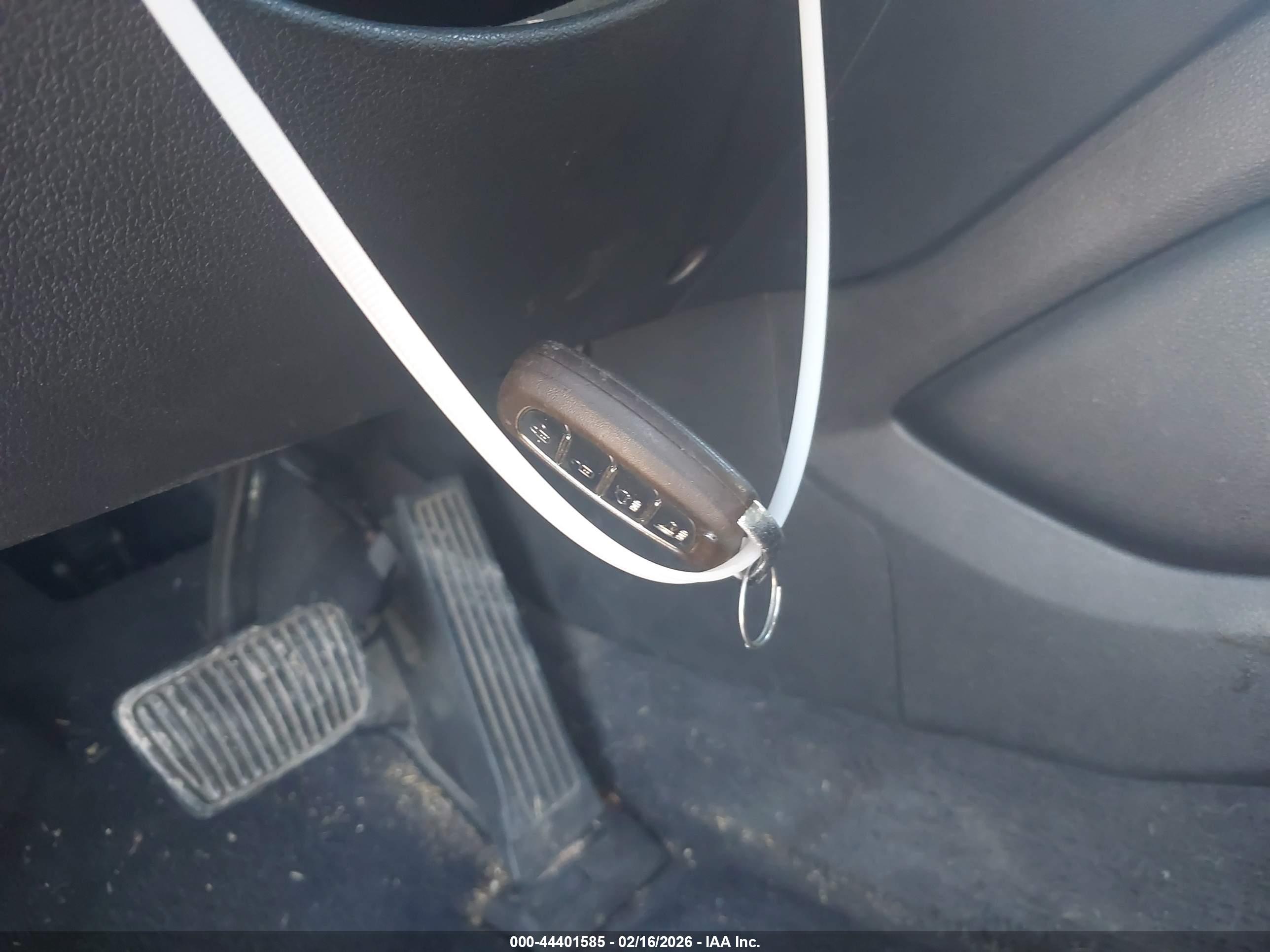 HYUNDAI TUCSON image 11