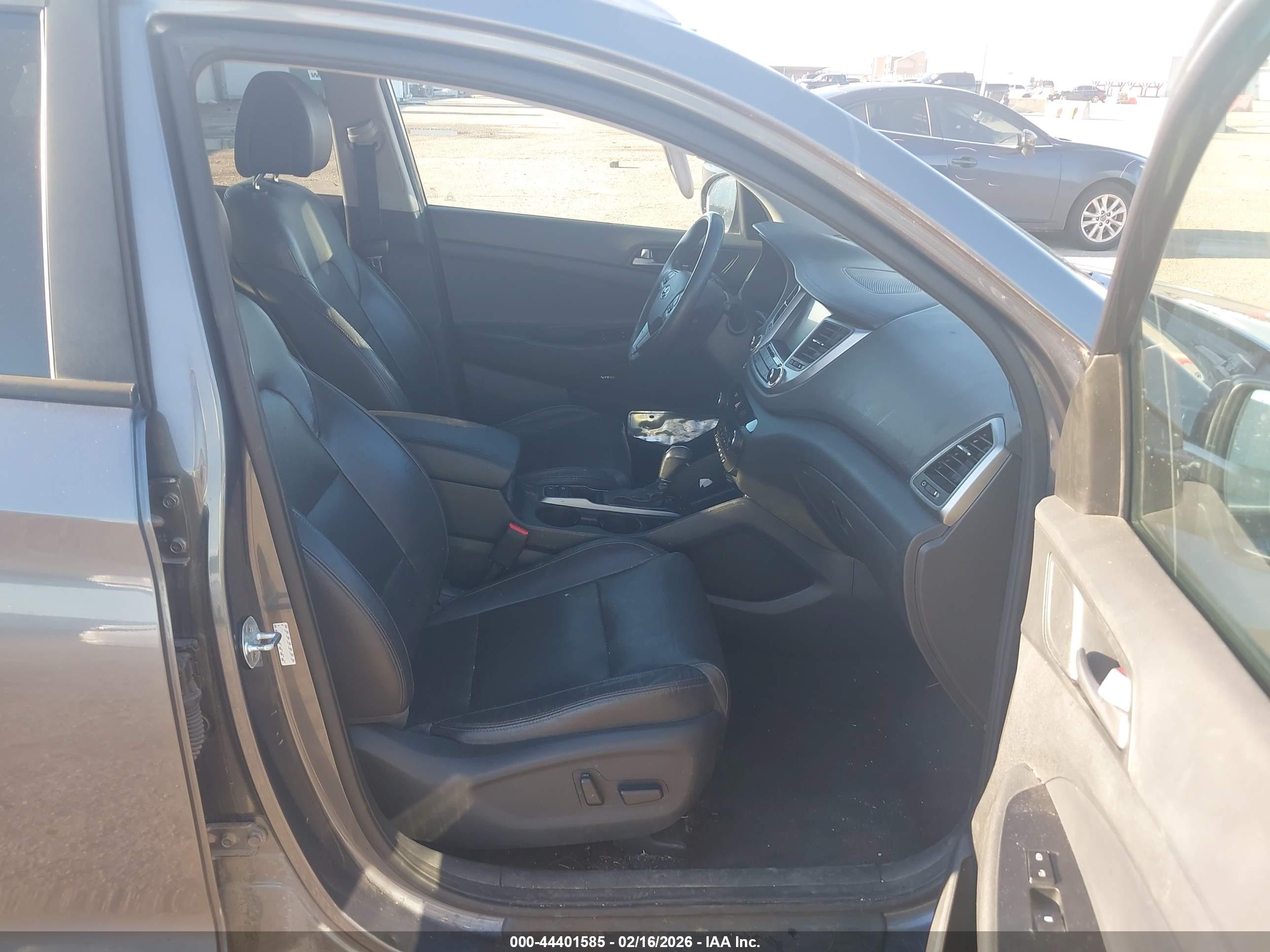 HYUNDAI TUCSON image 5