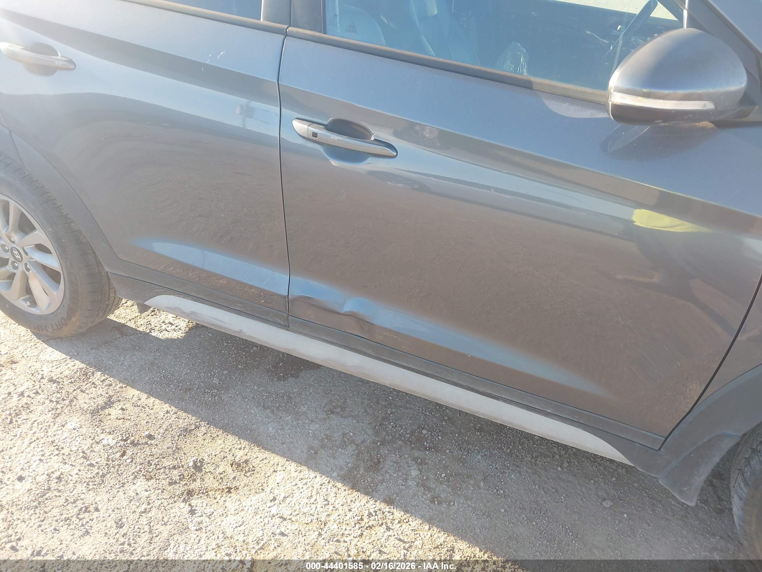 HYUNDAI TUCSON image 6