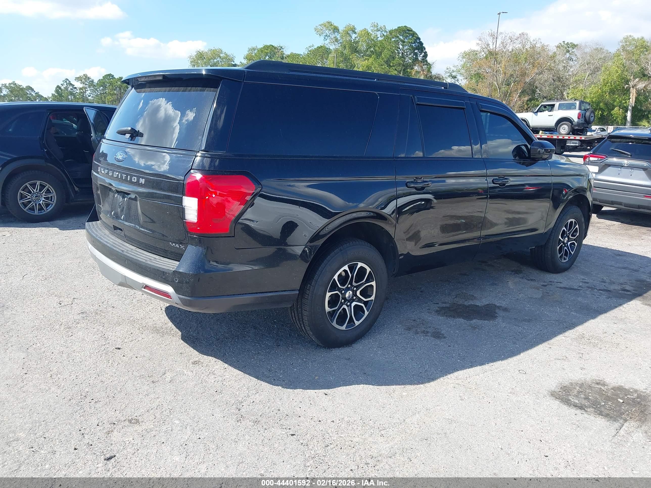 FORD EXPEDITION image 4