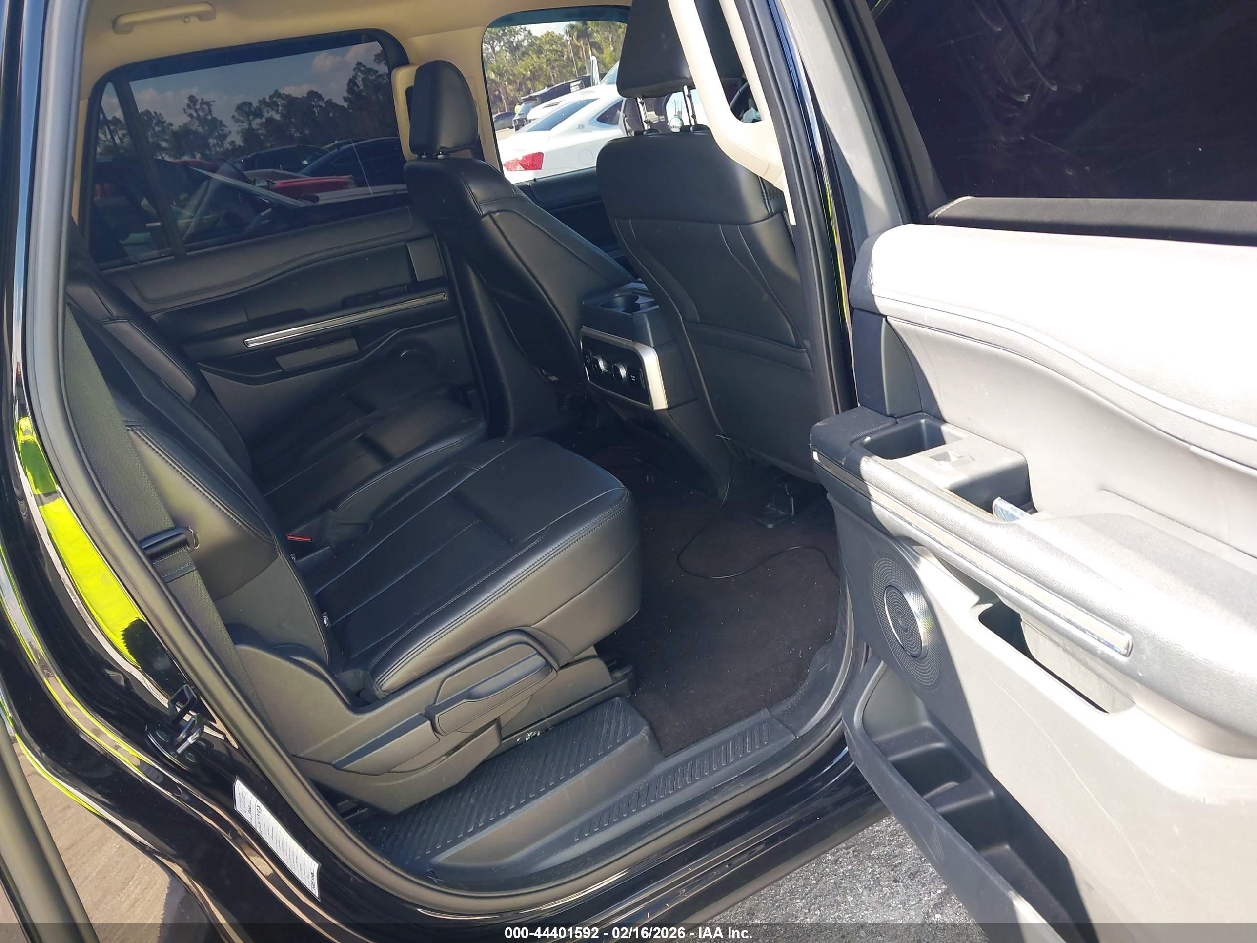 FORD EXPEDITION image 8
