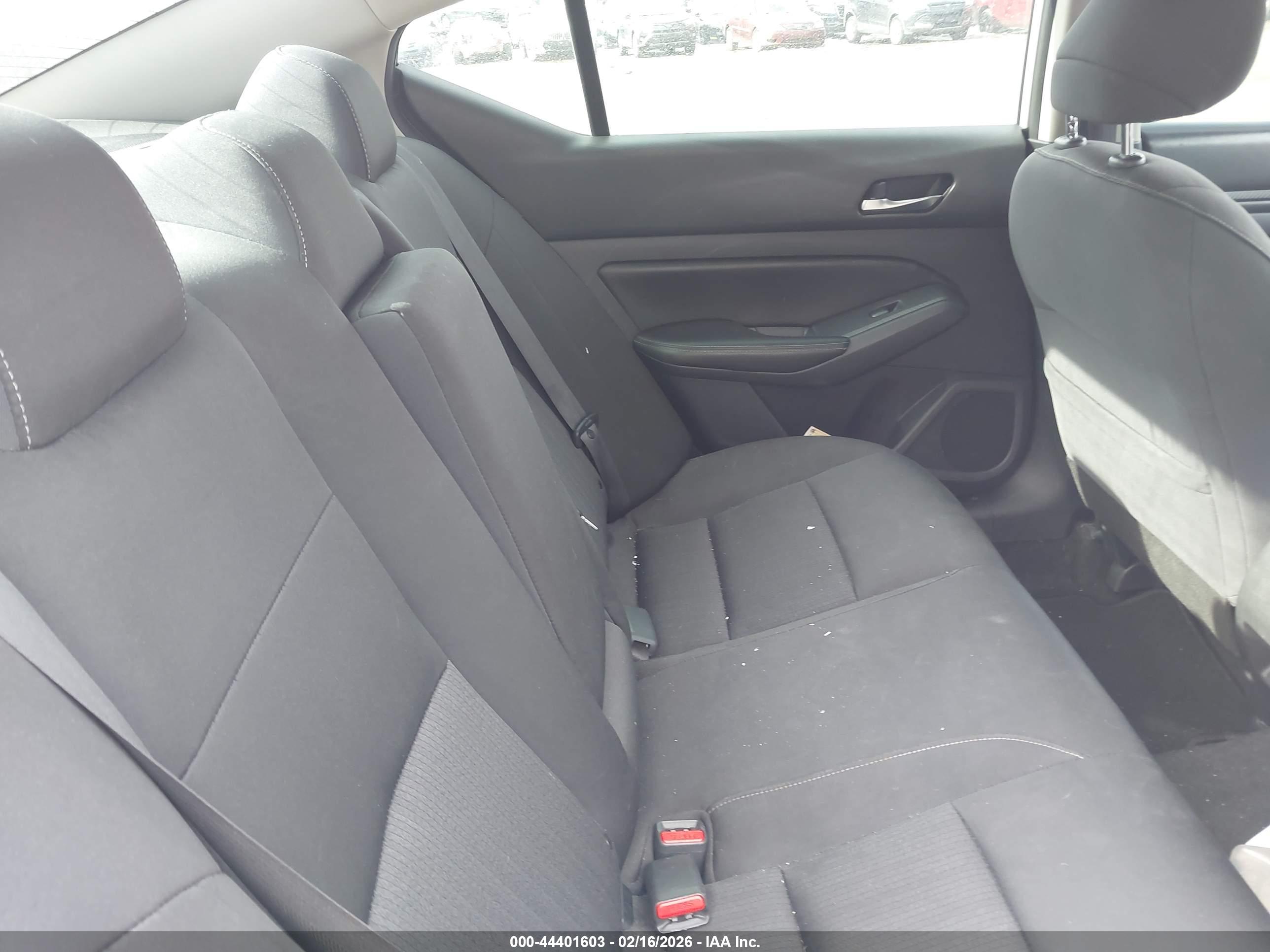 NISSAN ALTIMA image 8