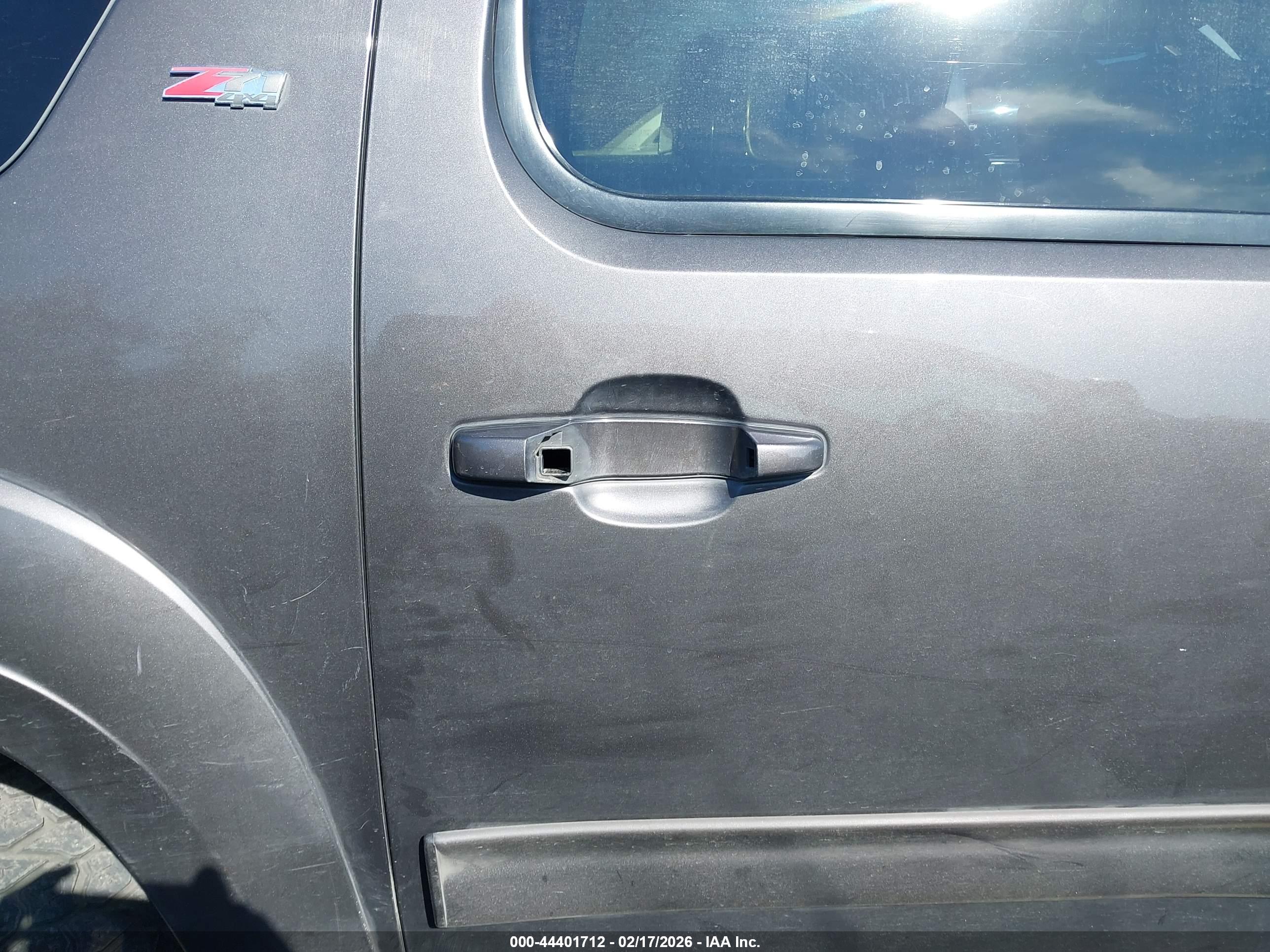 CHEVROLET SUBURBAN image 6