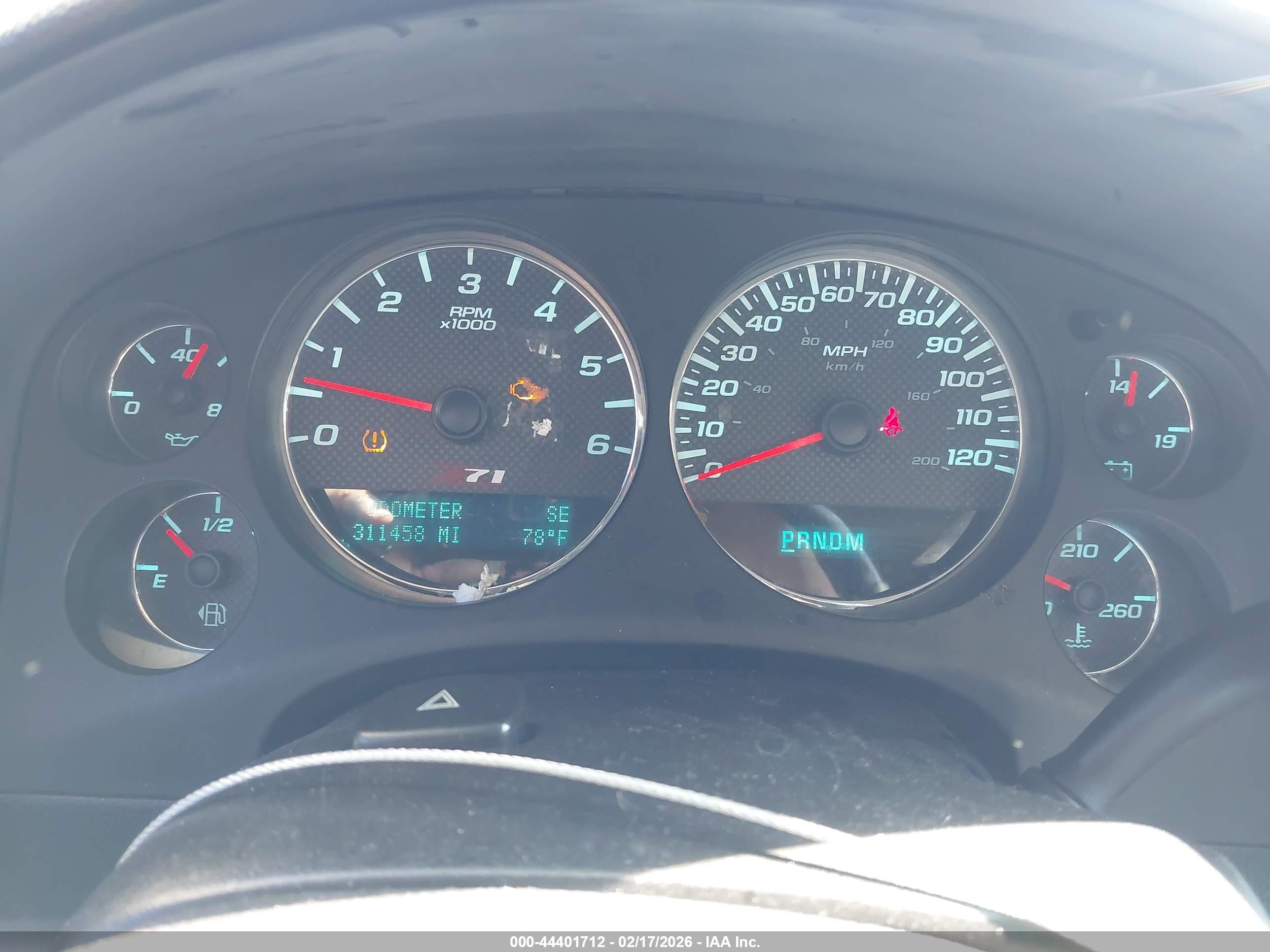 CHEVROLET SUBURBAN image 7