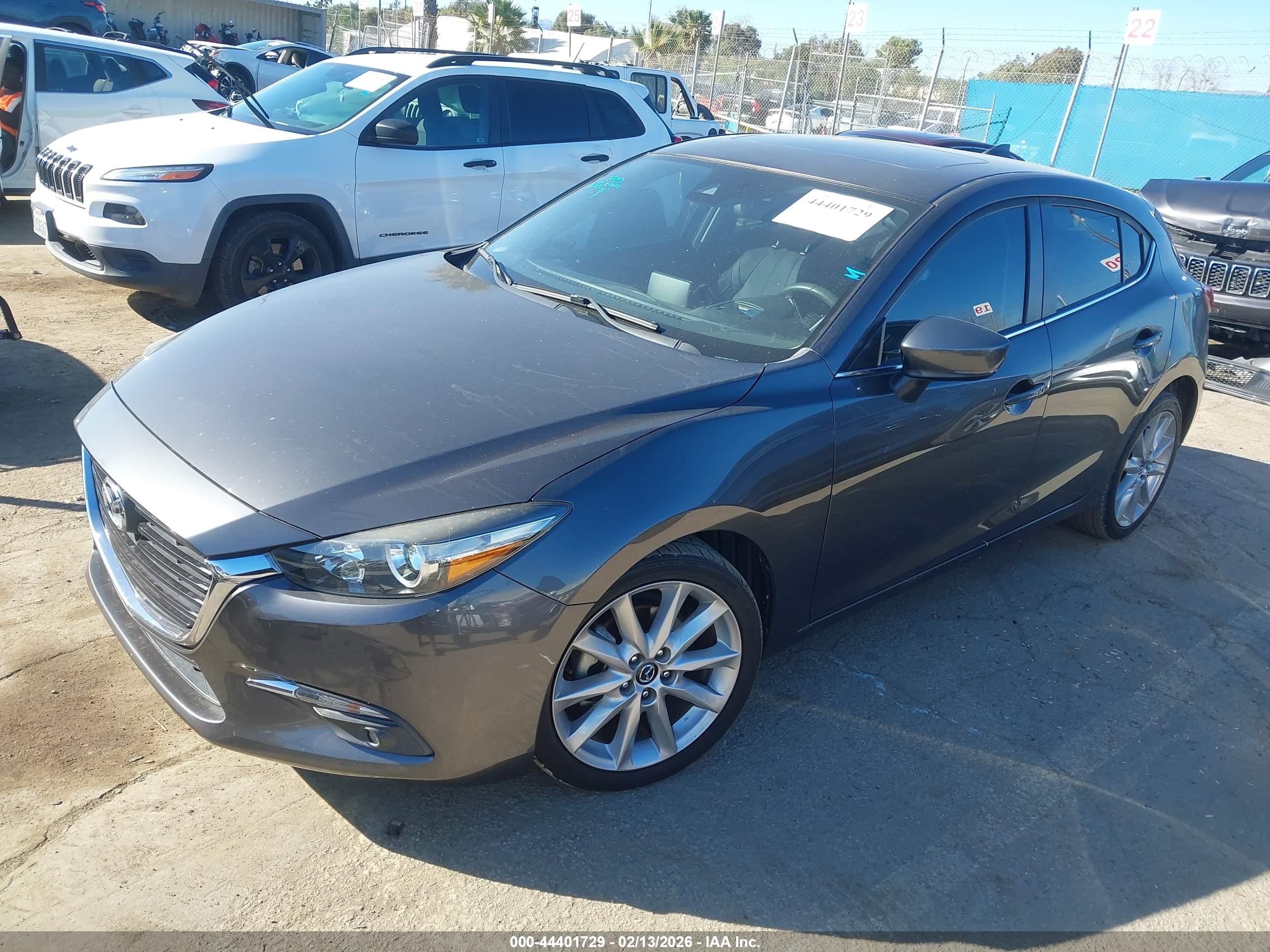 MAZDA MAZDA3 image 2