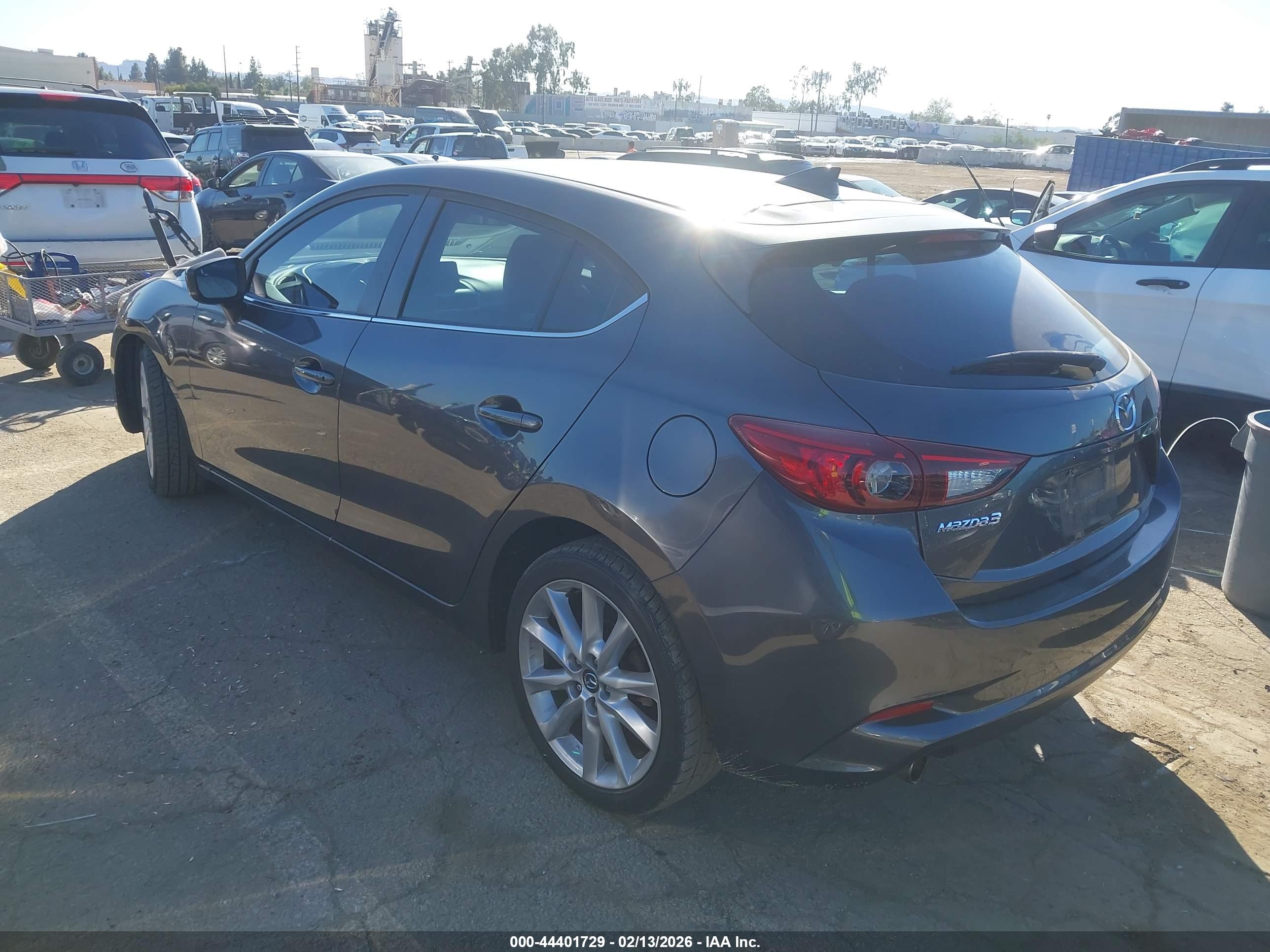 MAZDA MAZDA3 image 3