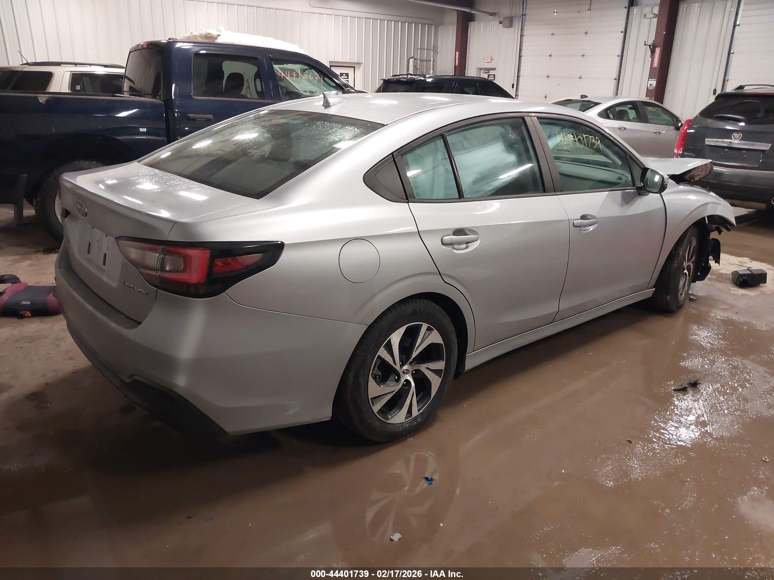 SUBARU LEGACY image 4