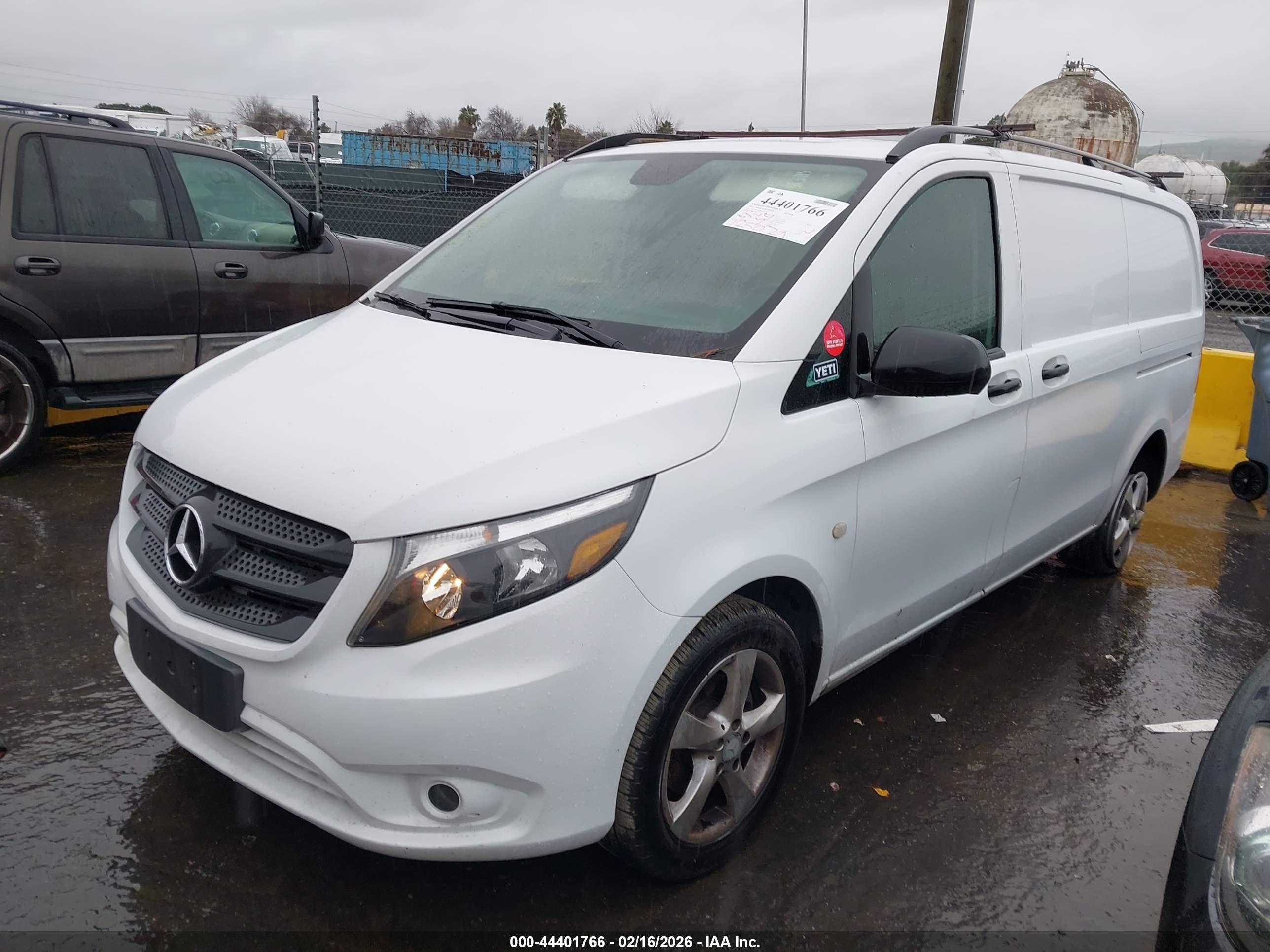 MERCEDES-BENZ METRIS image 2