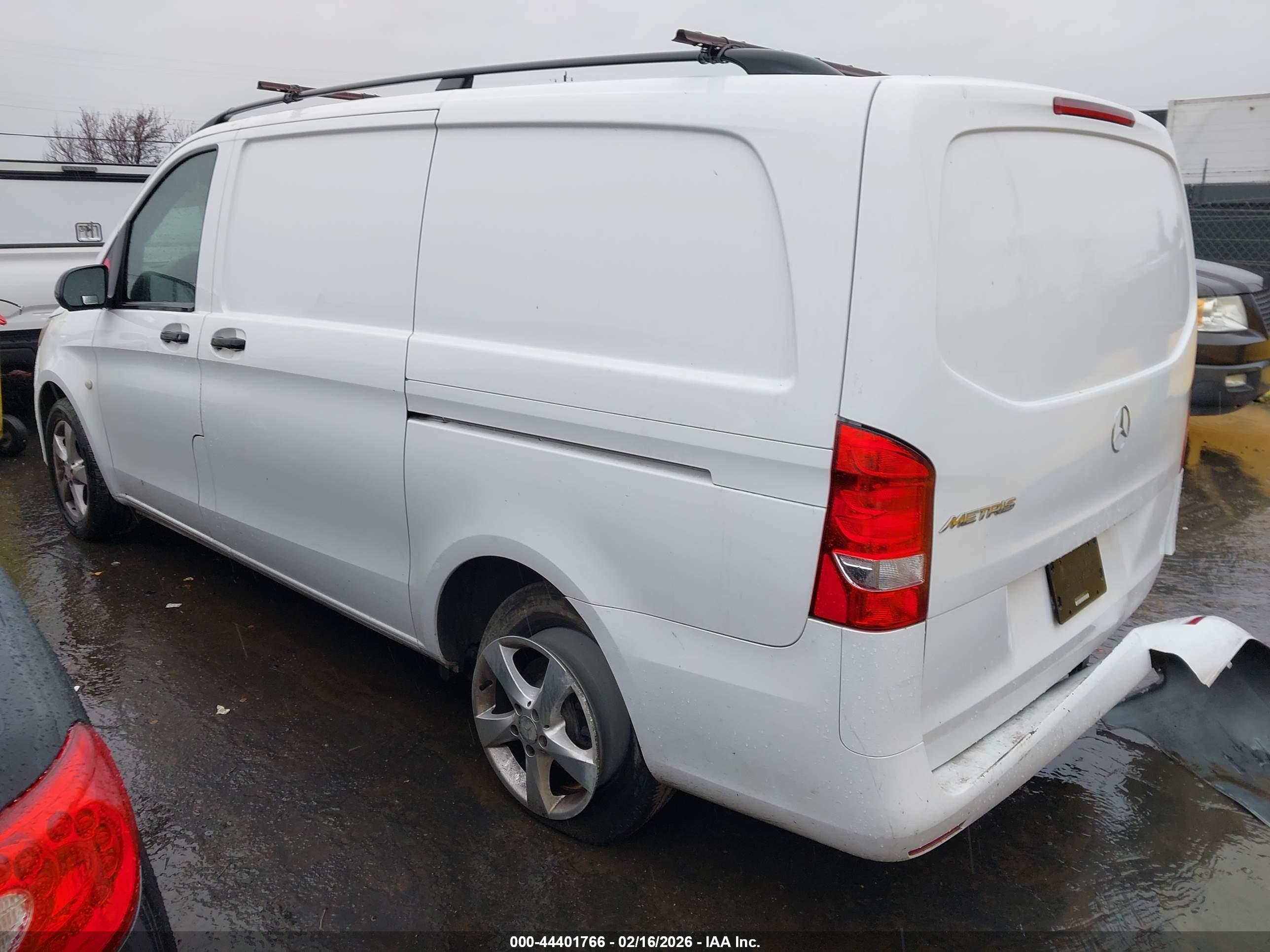 MERCEDES-BENZ METRIS image 3