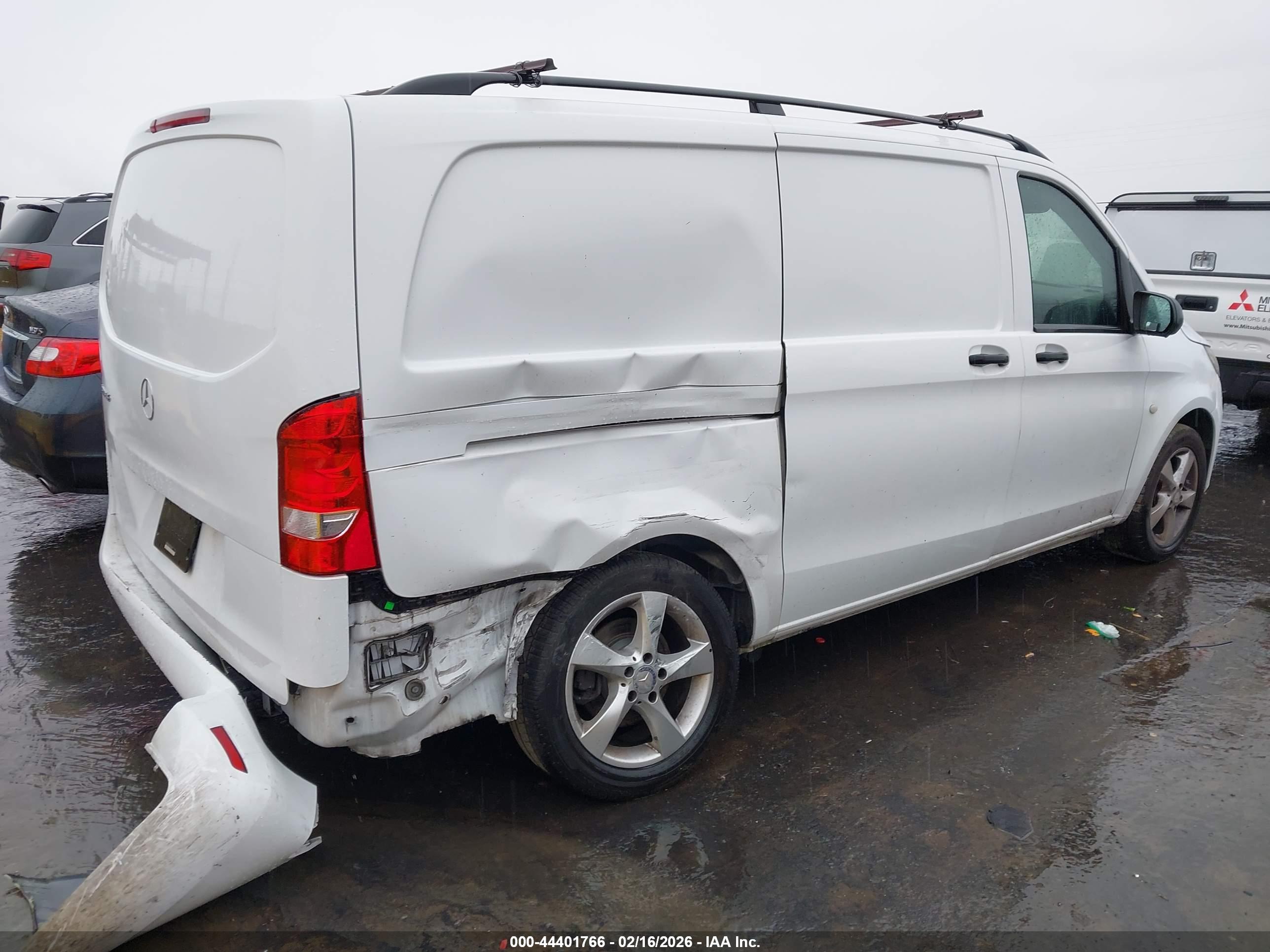 MERCEDES-BENZ METRIS image 4