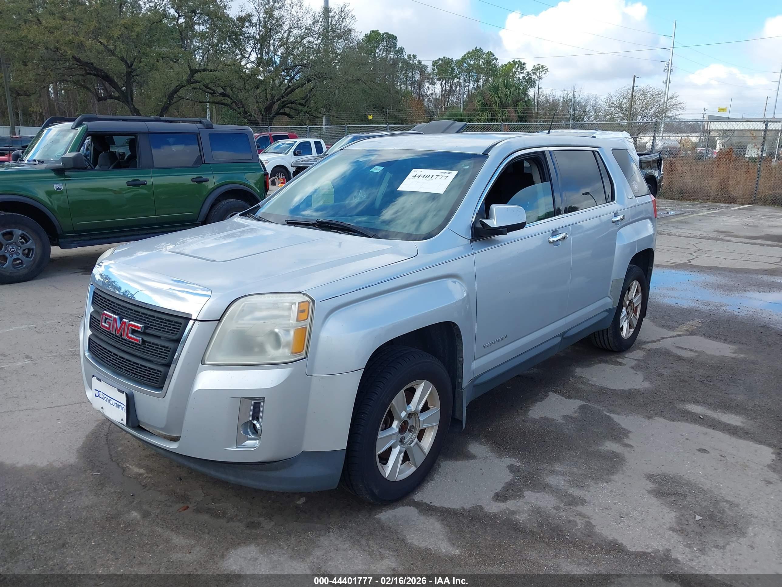 GMC TERRAIN image 2