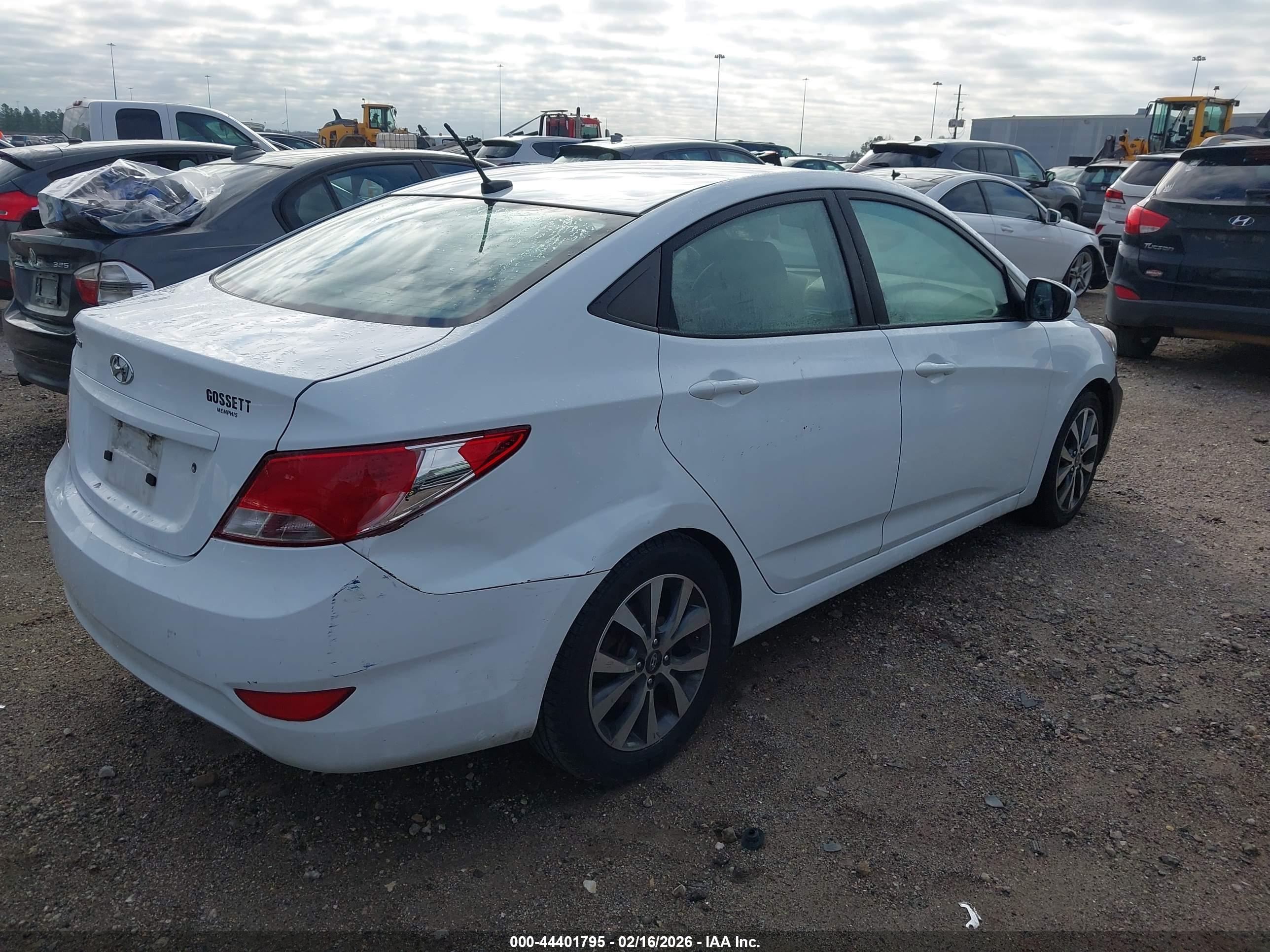 HYUNDAI ACCENT image 4