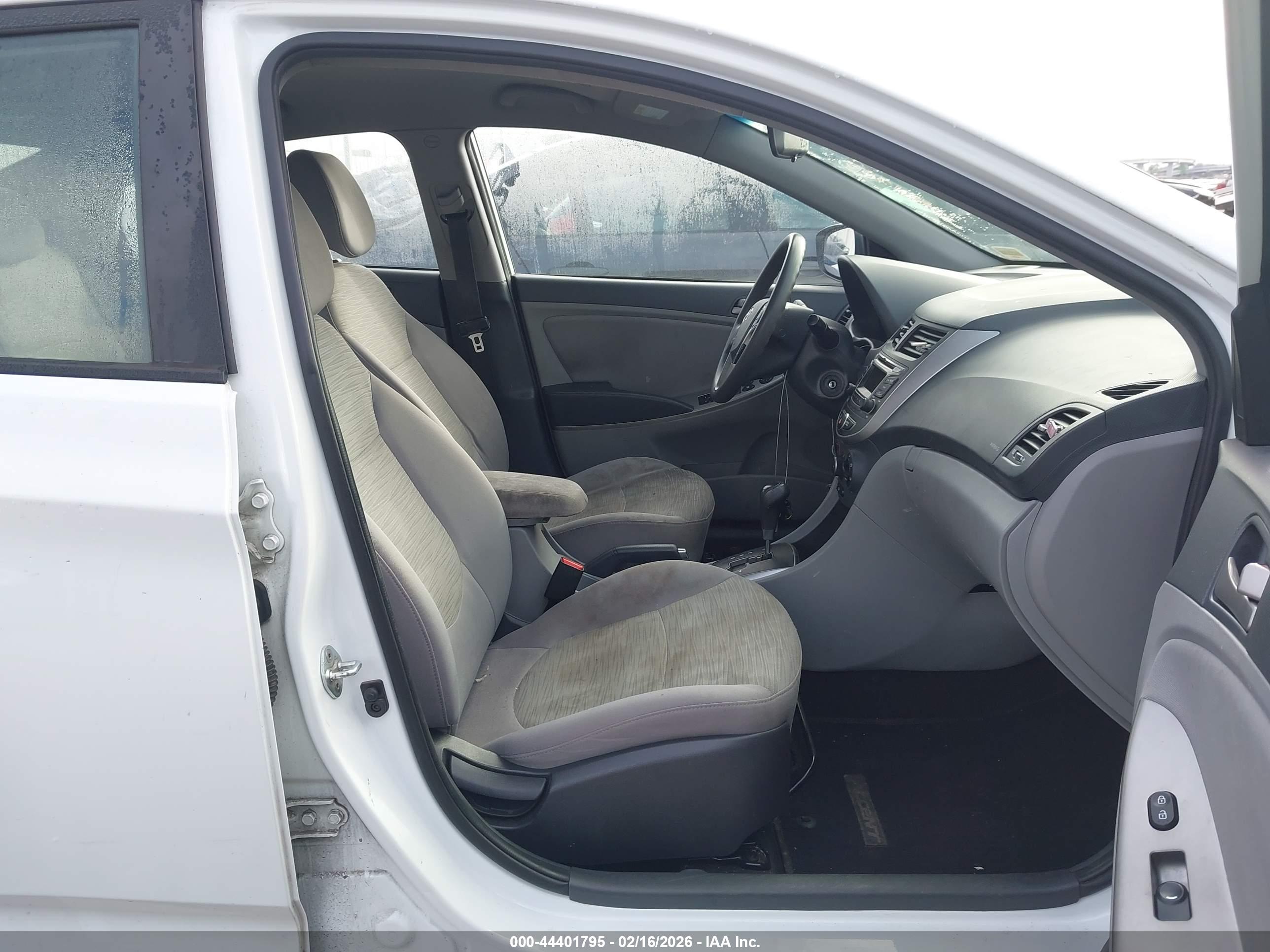 HYUNDAI ACCENT image 5
