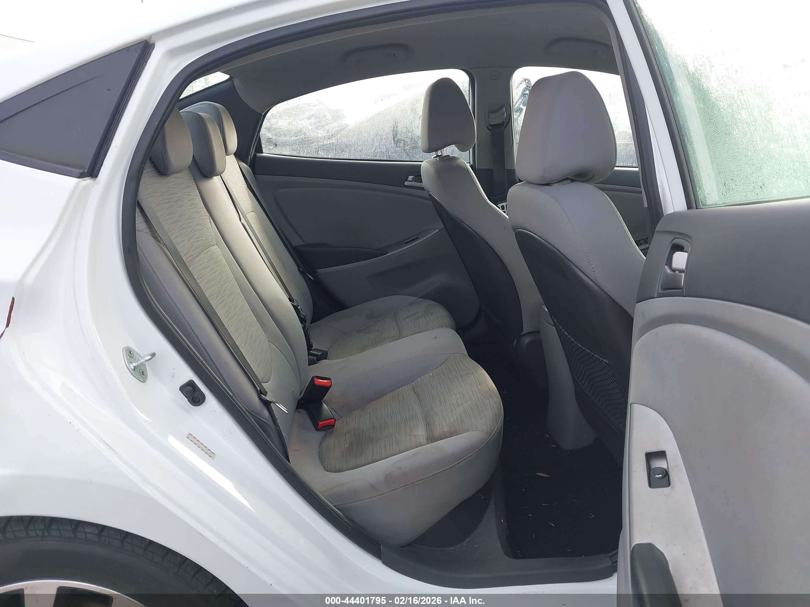 HYUNDAI ACCENT image 8
