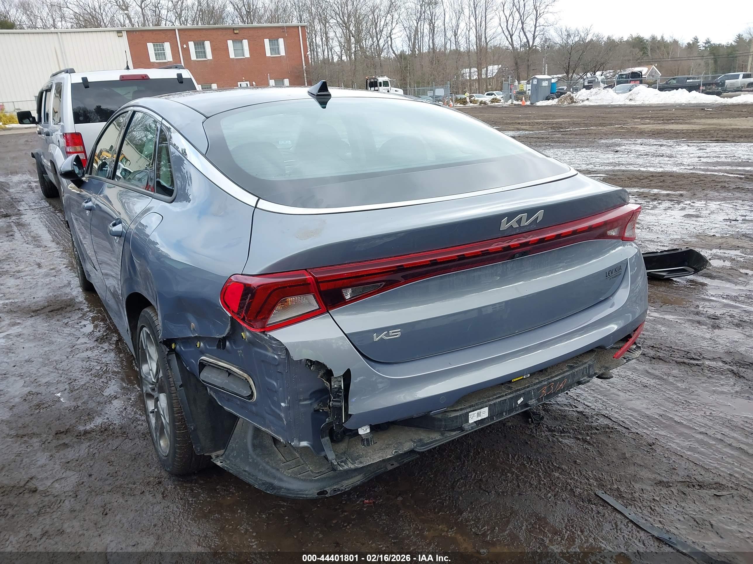 KIA K5 image 3