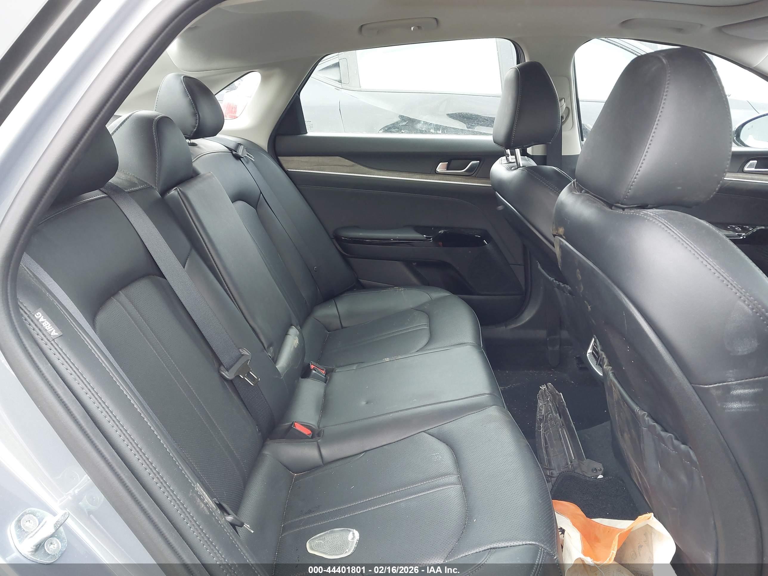 KIA K5 image 8