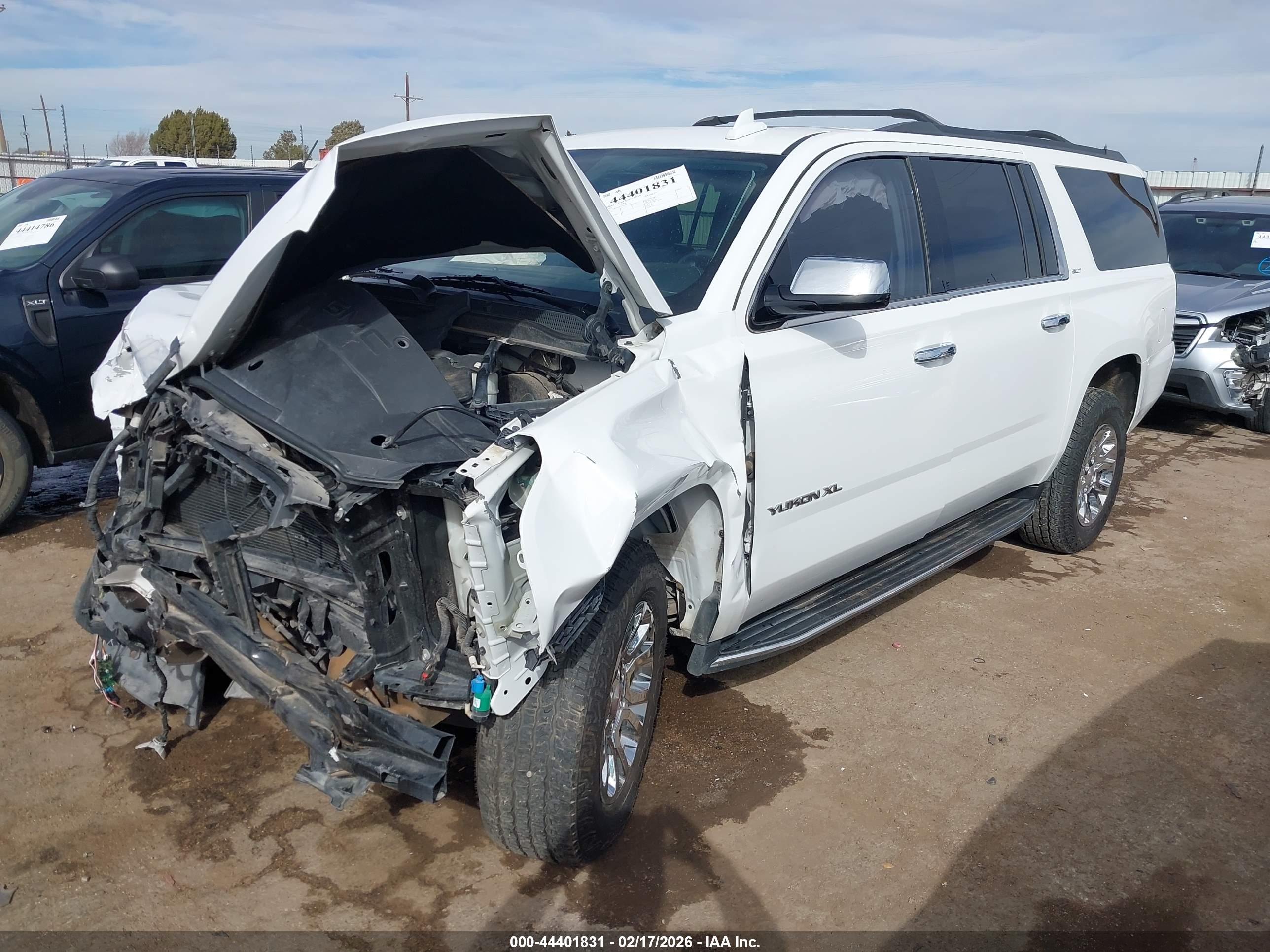 GMC YUKON image 2