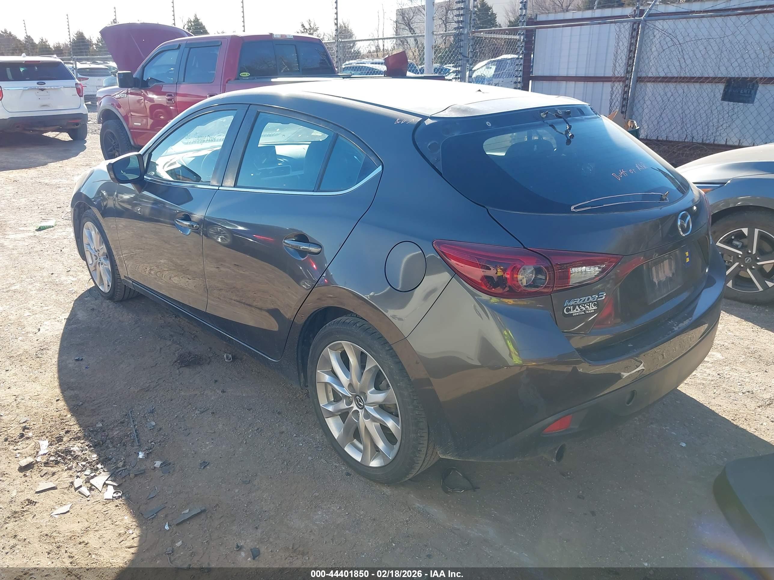 MAZDA MAZDA3 image 3