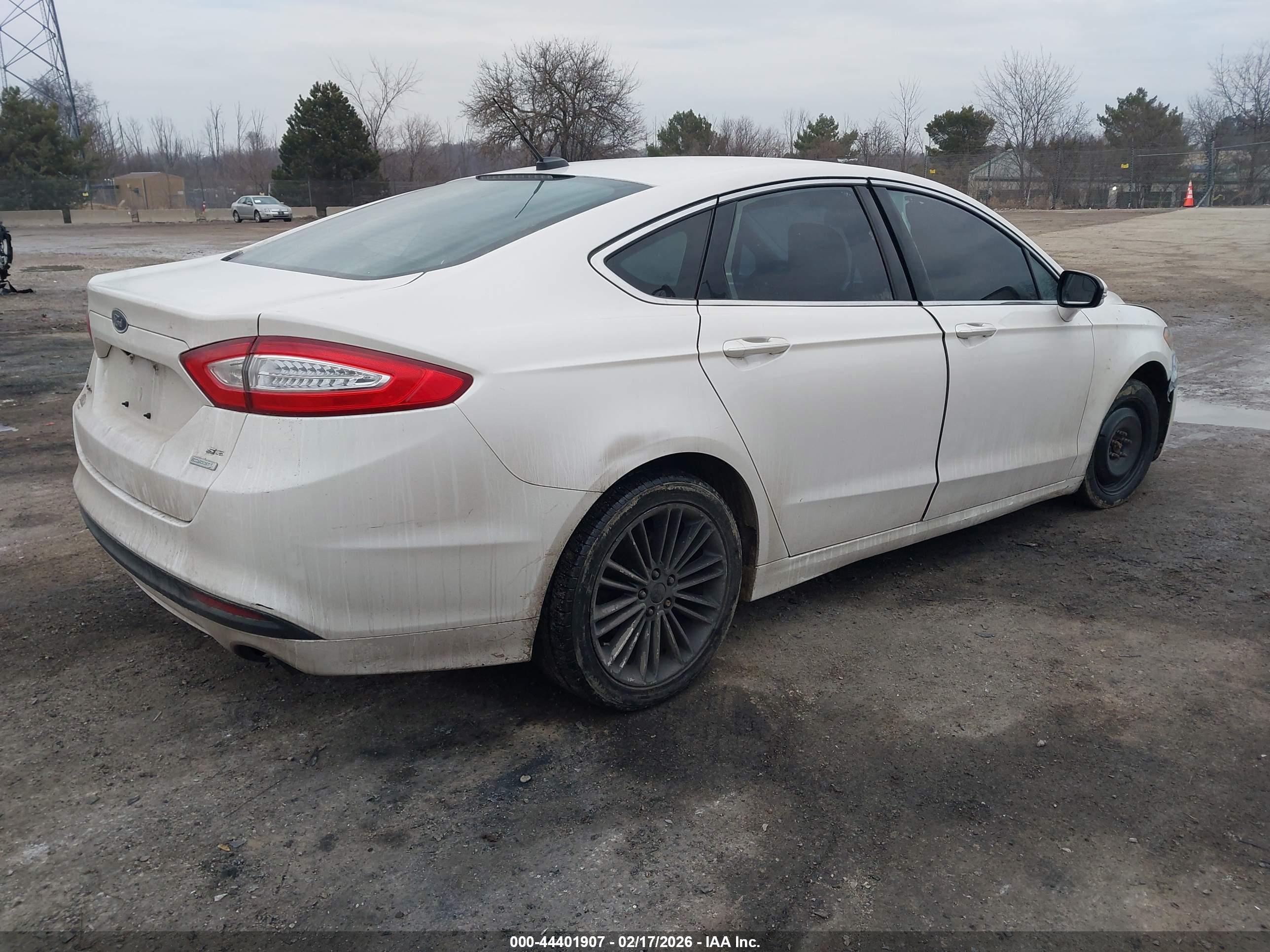 FORD FUSION image 4