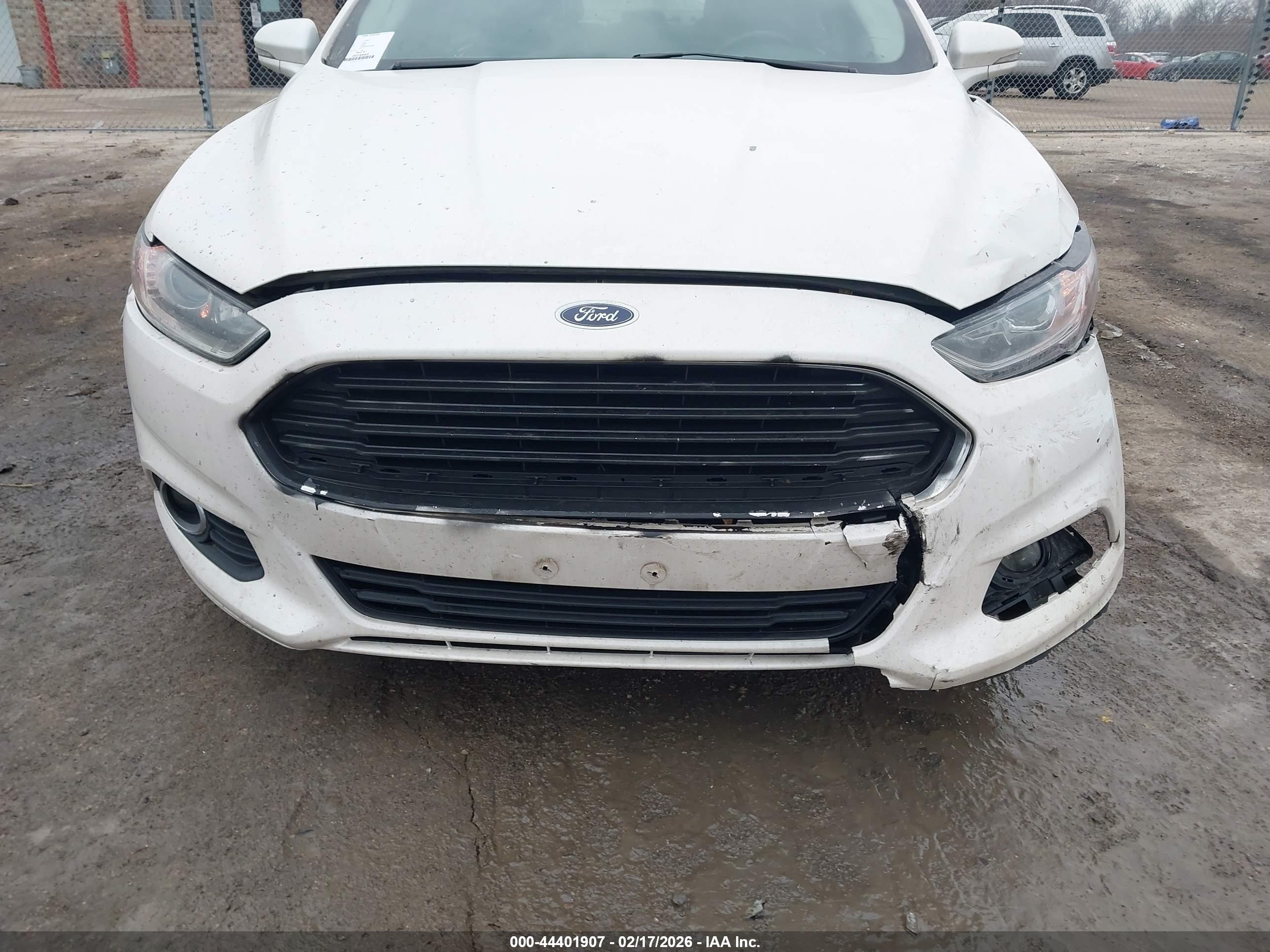 FORD FUSION image 6