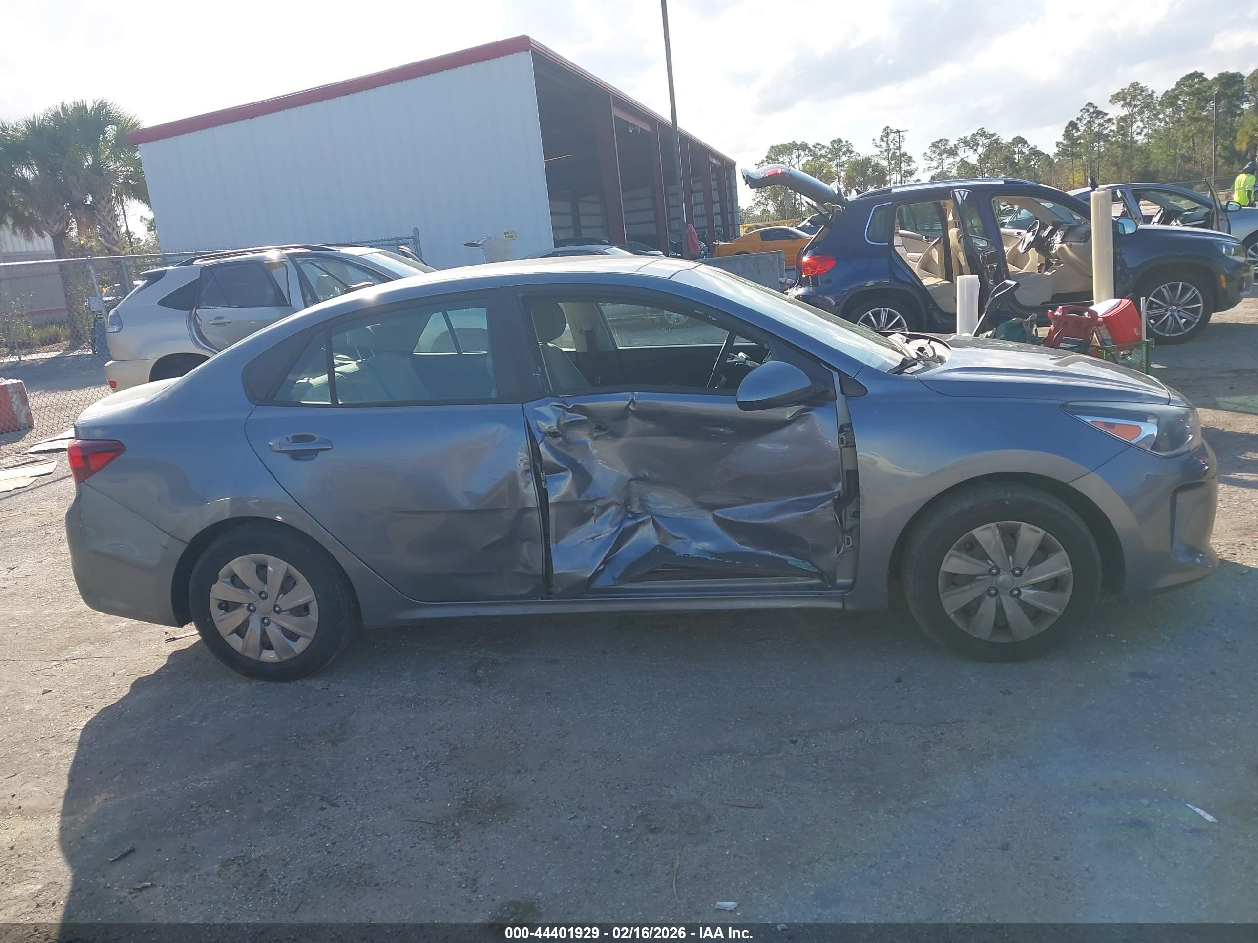 KIA RIO image 6