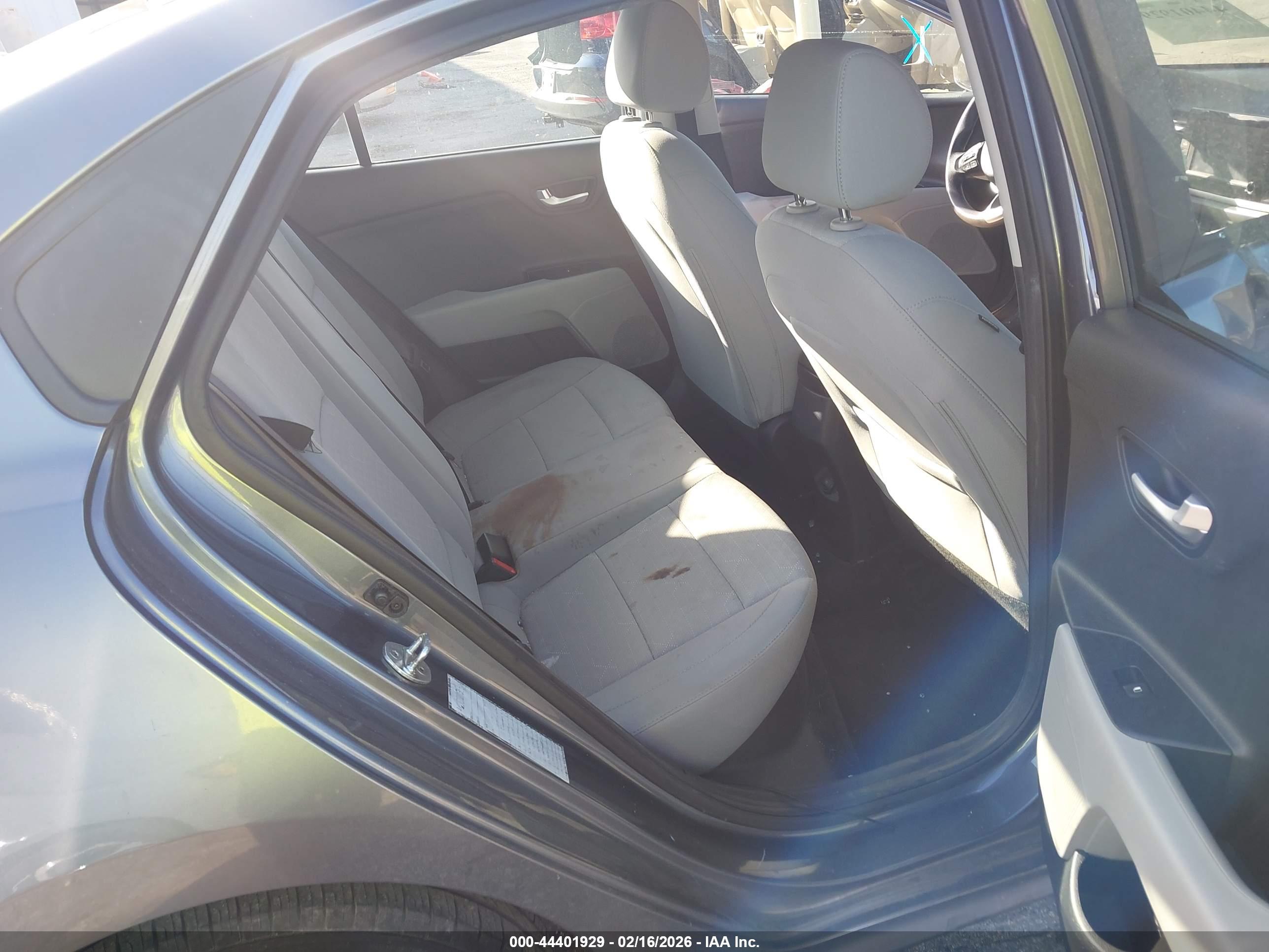 KIA RIO image 8