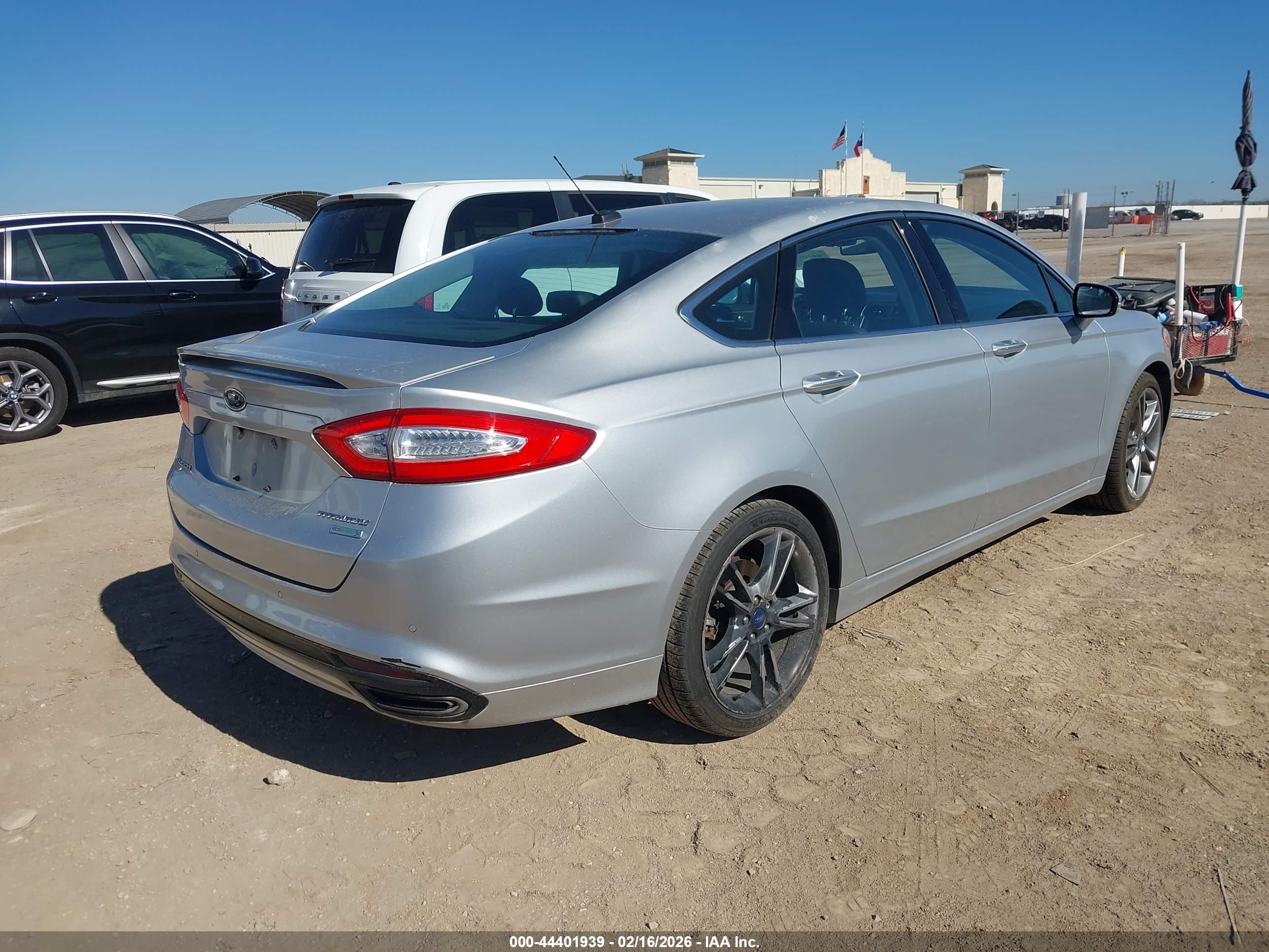 FORD FUSION image 4