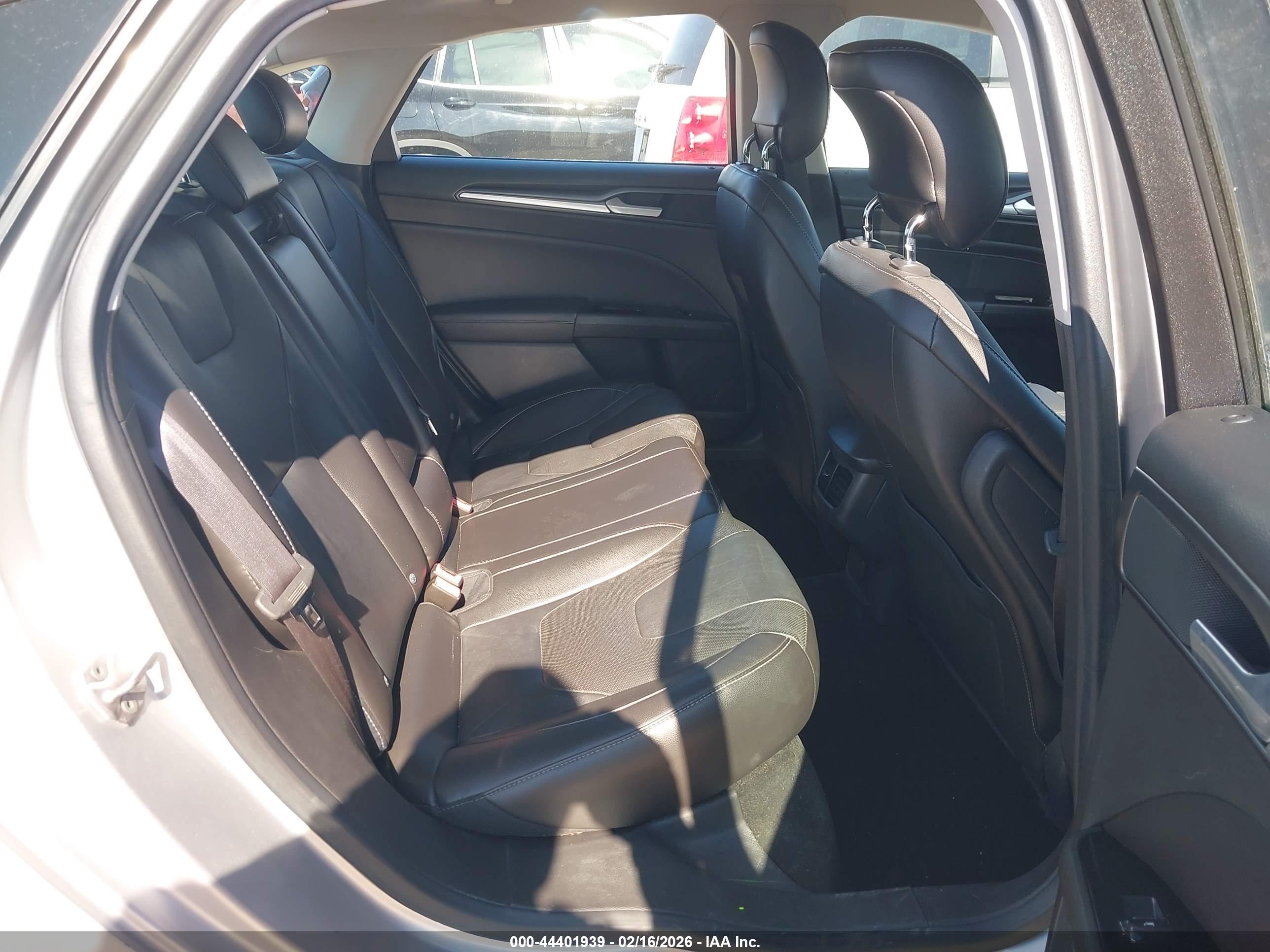 FORD FUSION image 8