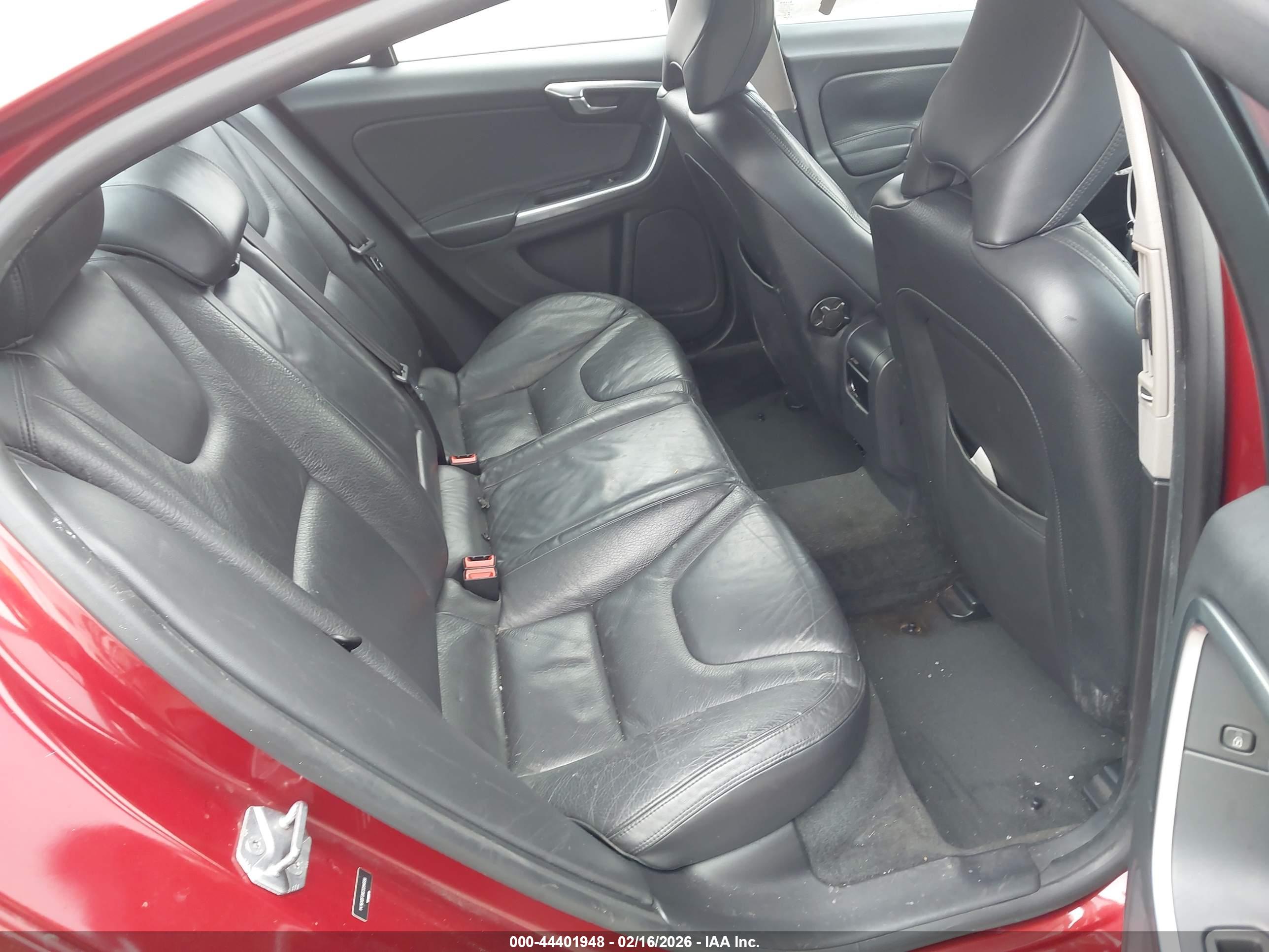 VOLVO S60 image 8