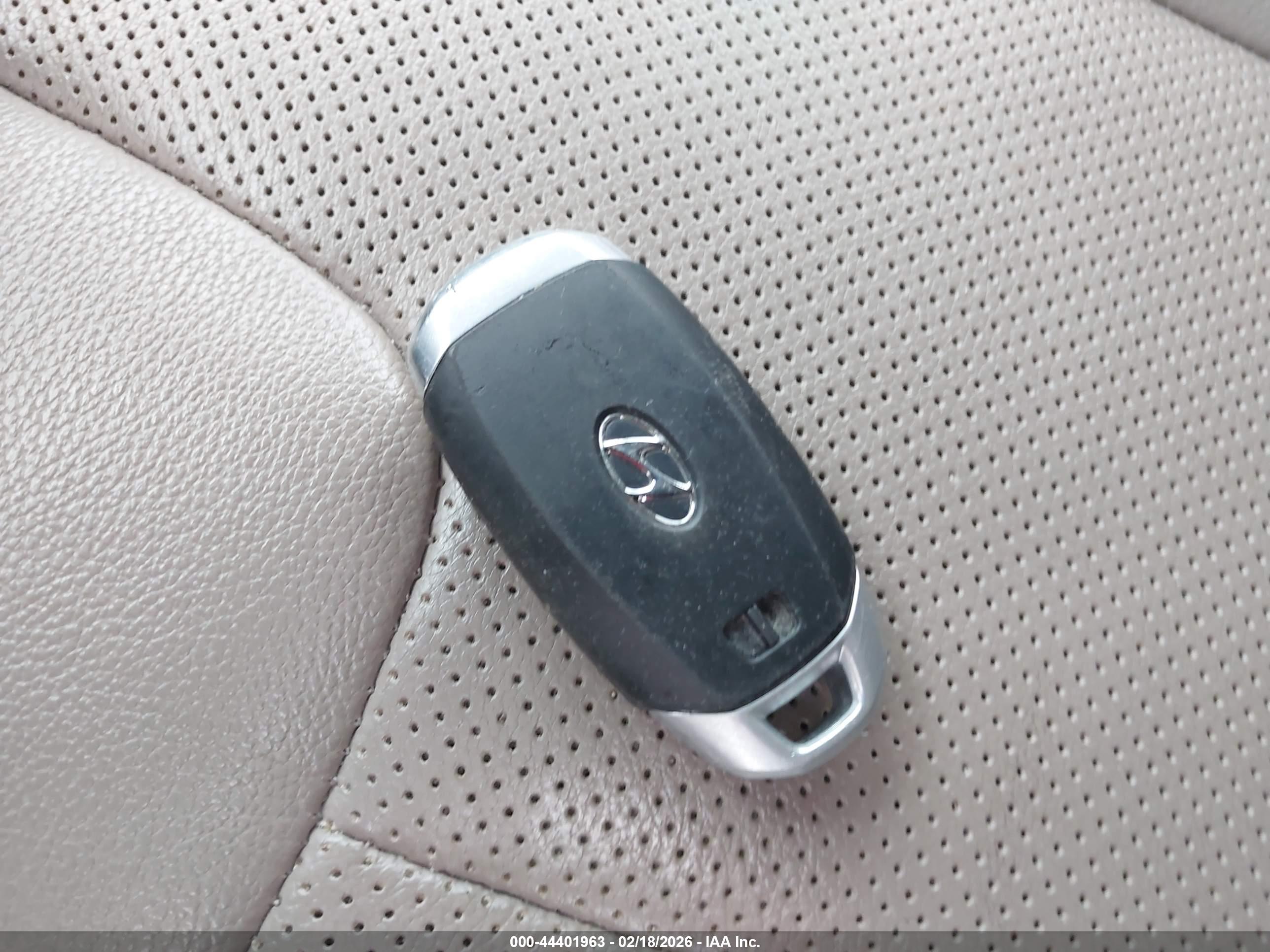 HYUNDAI SANTA image 11