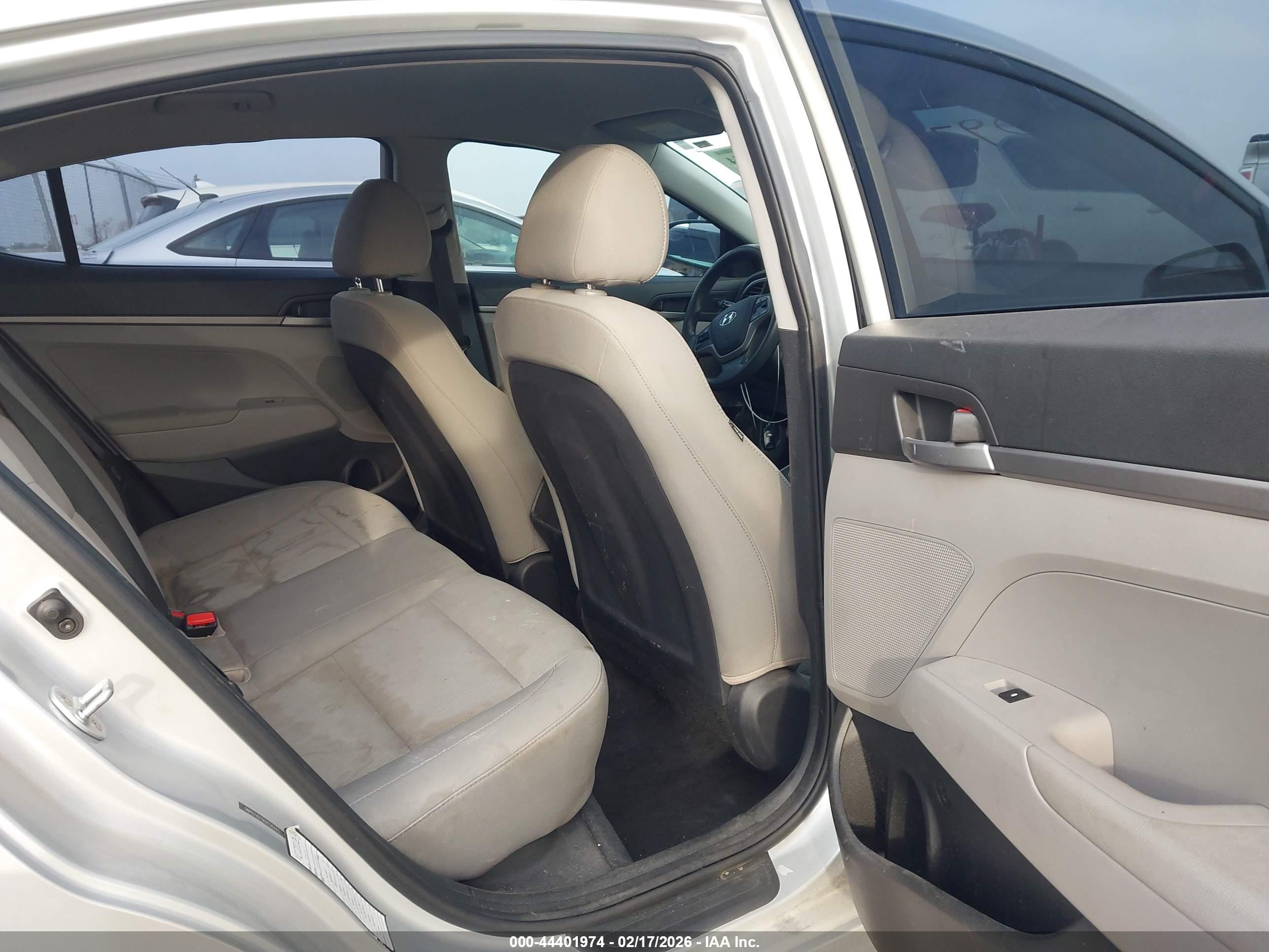 HYUNDAI ELANTRA image 8