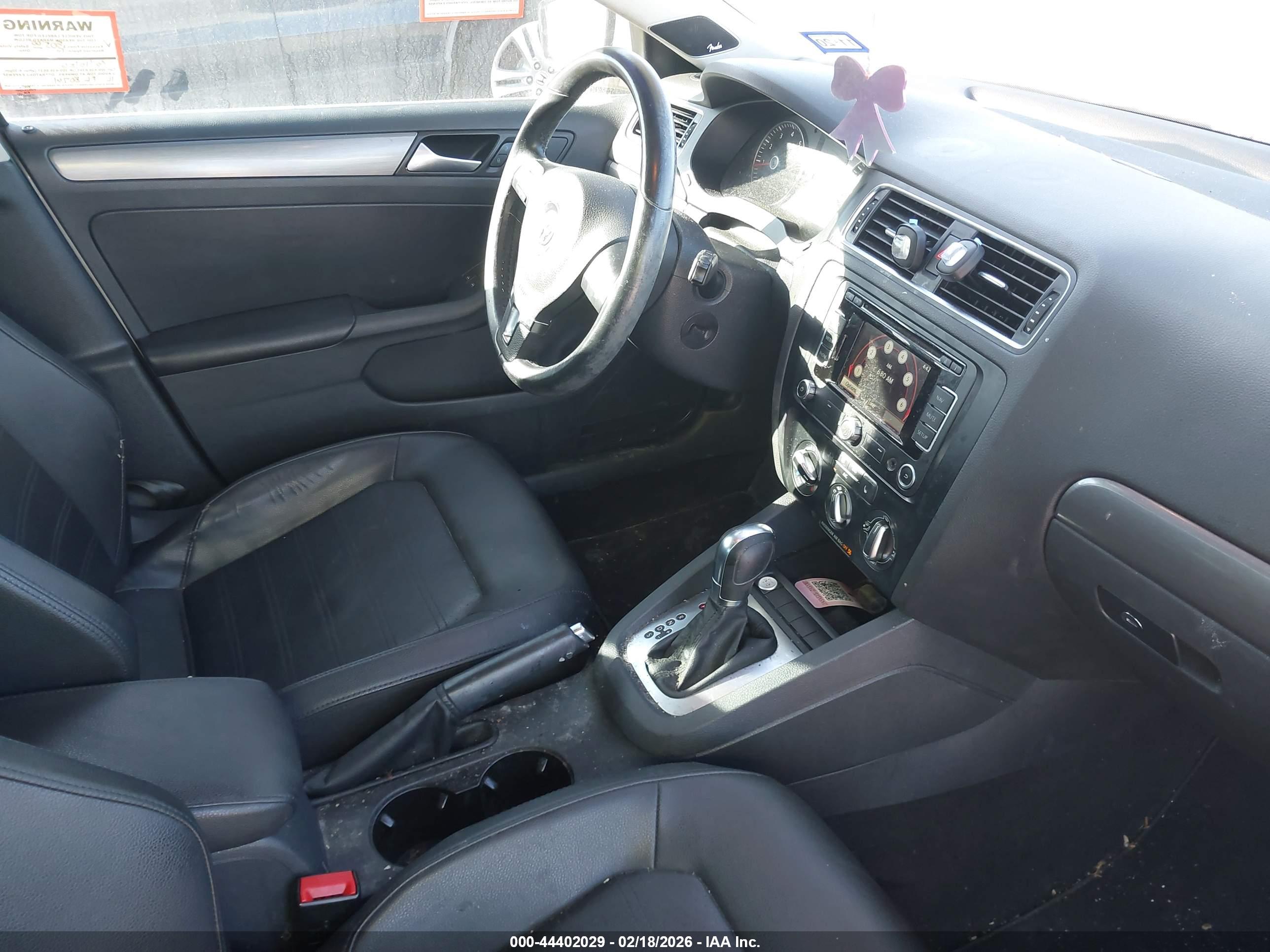 VOLKSWAGEN JETTA image 5
