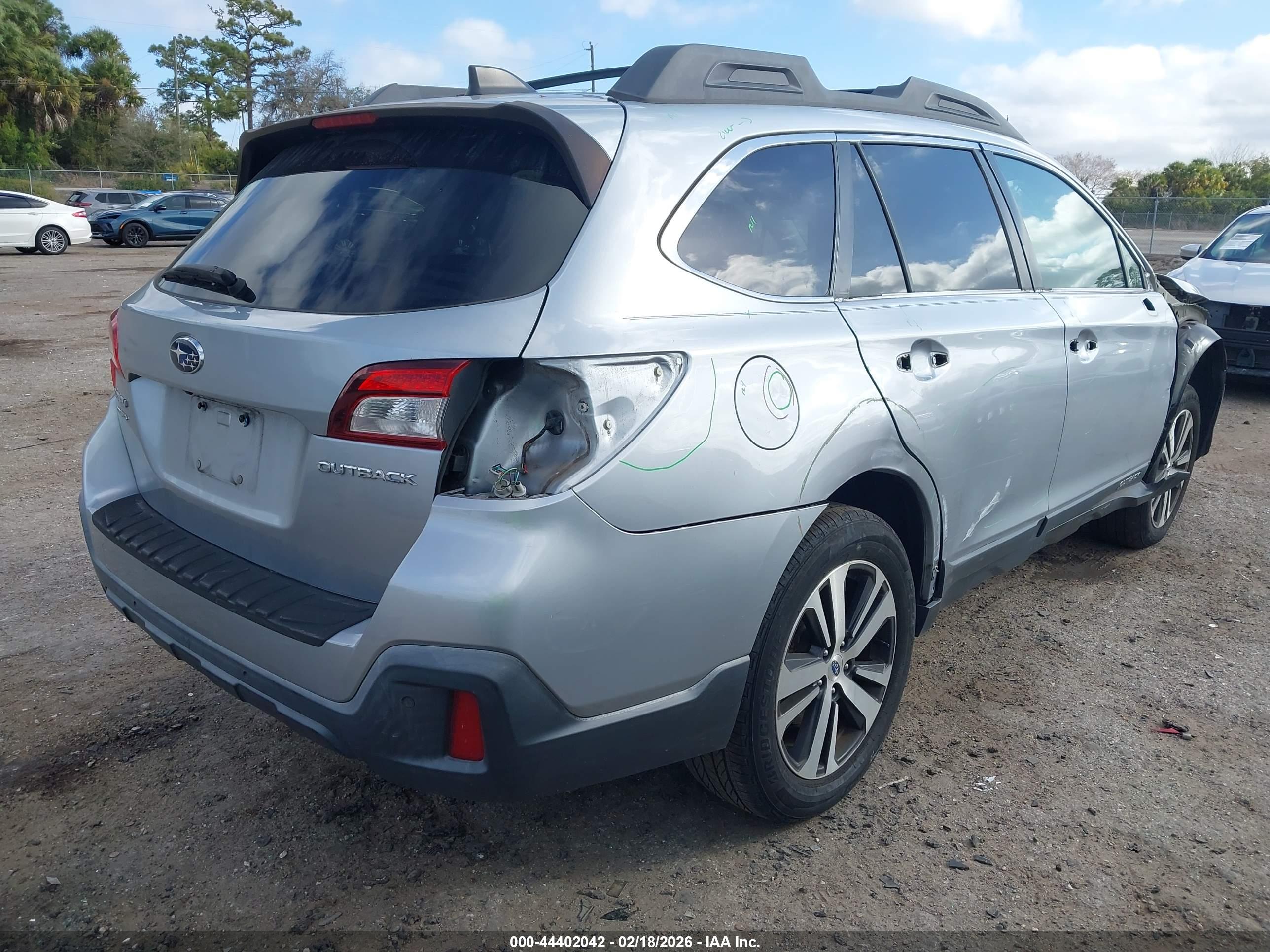 SUBARU OUTBACK image 4