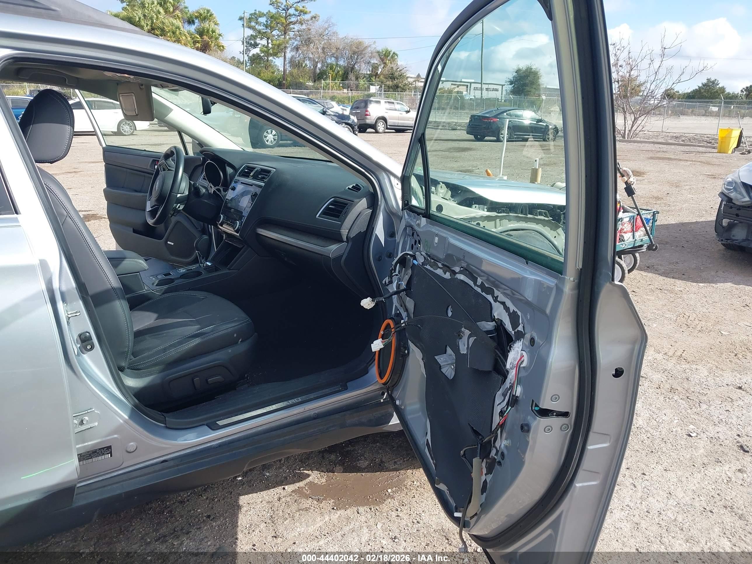 SUBARU OUTBACK image 5