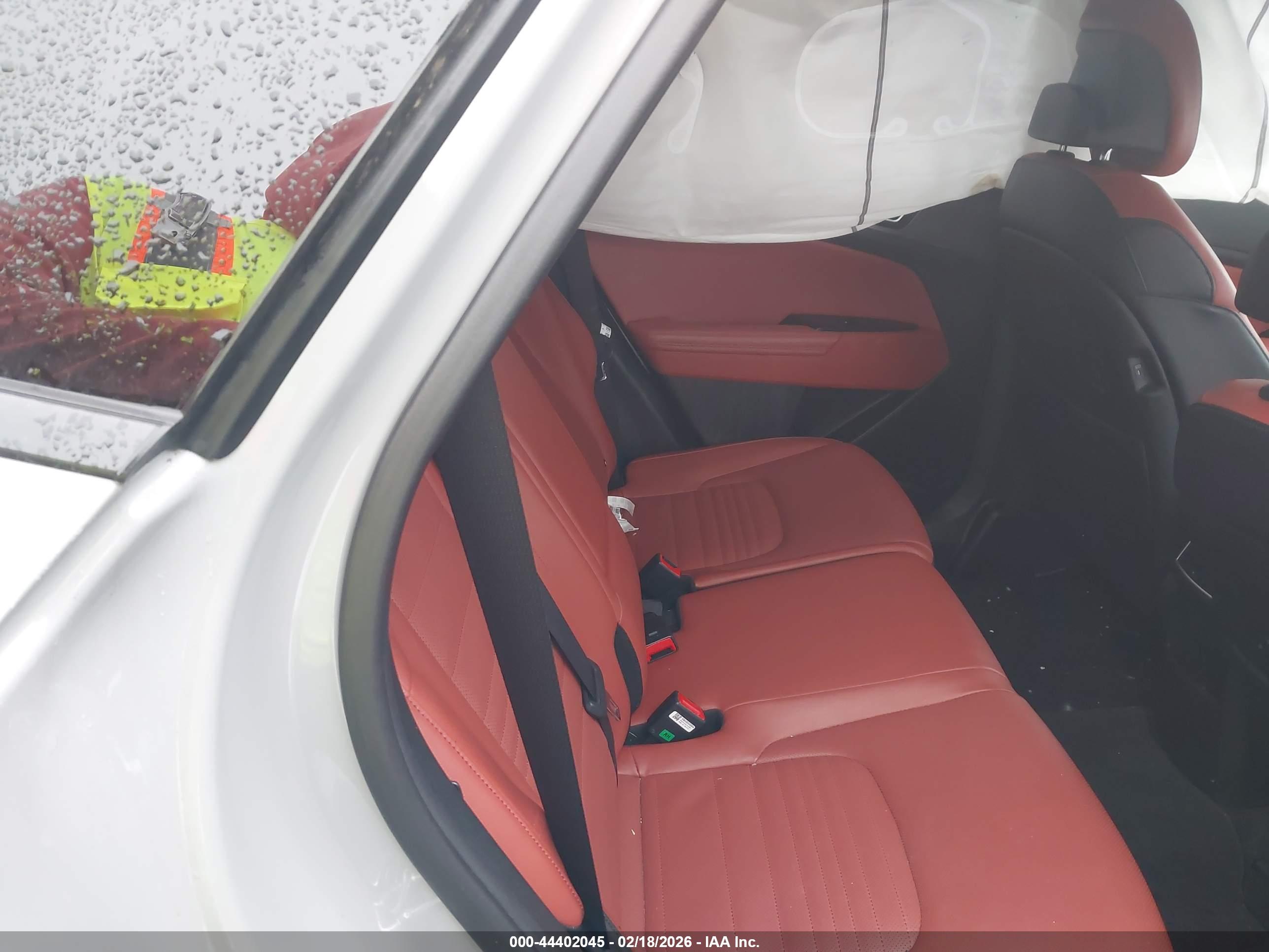 KIA SPORTAGE image 8