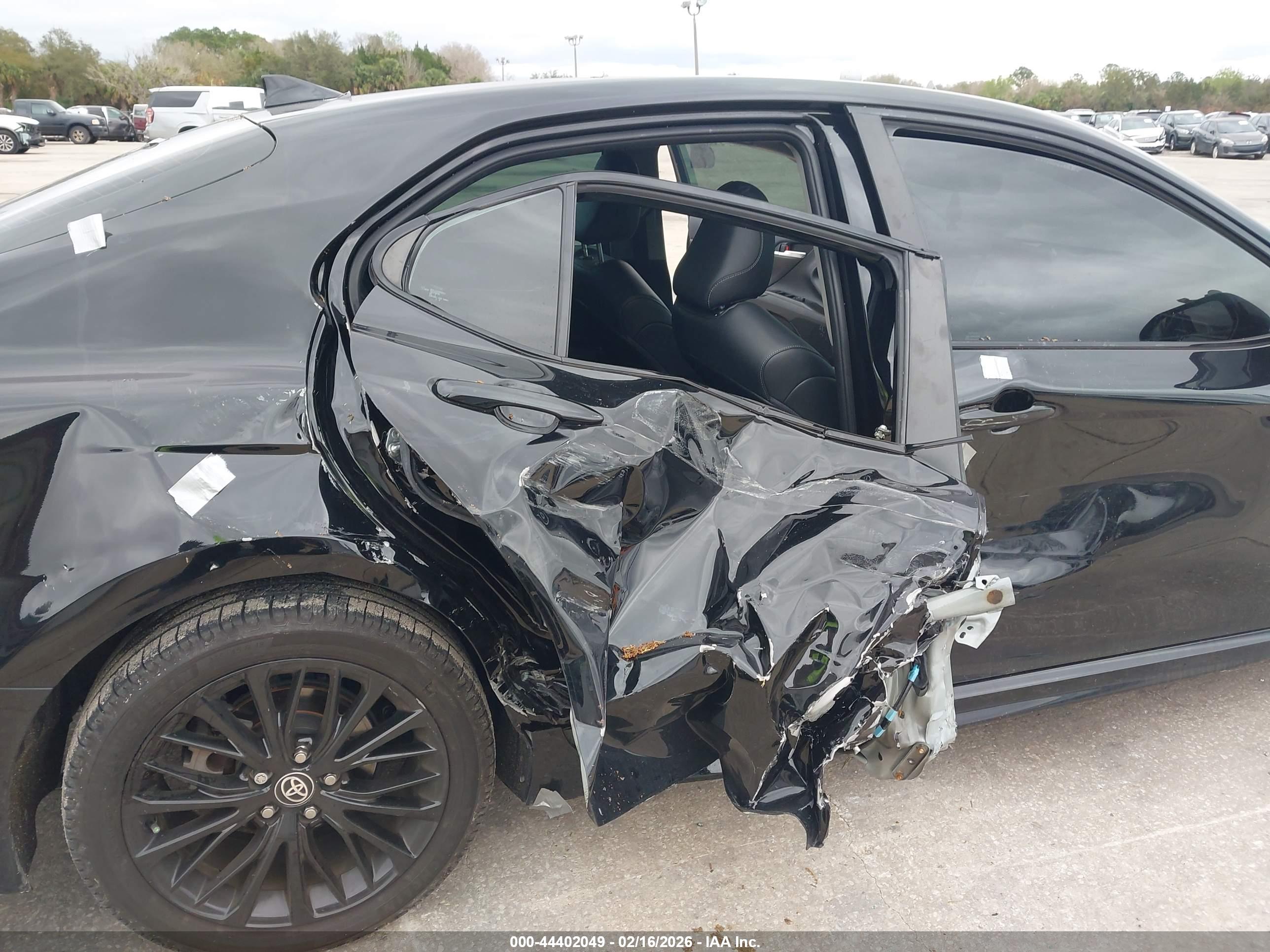 TOYOTA CAMRY image 6