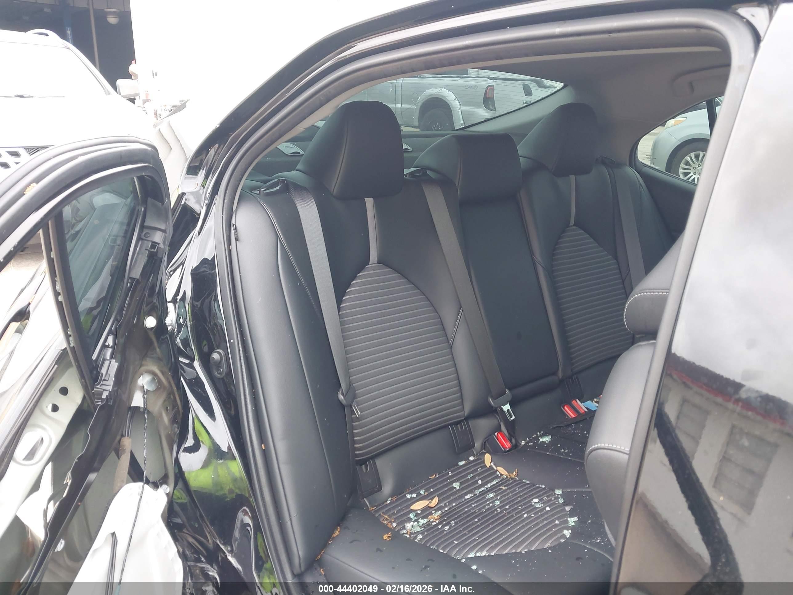 TOYOTA CAMRY image 8