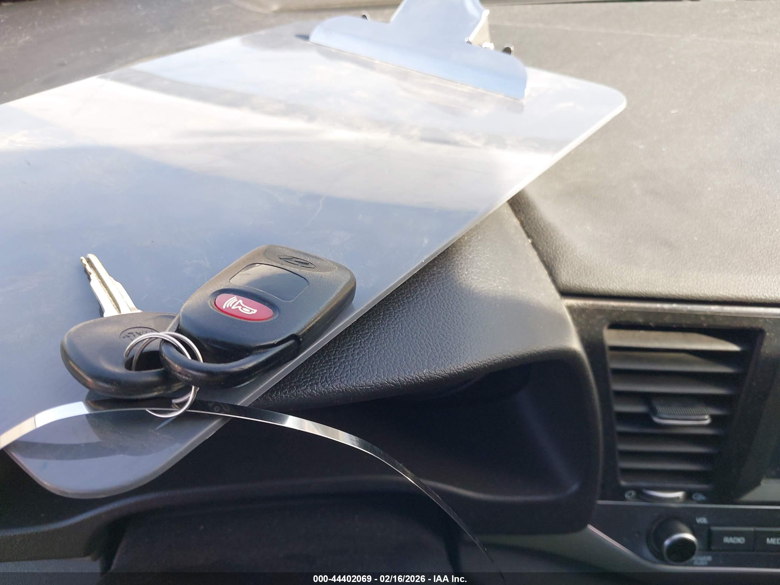 HYUNDAI ELANTRA image 11