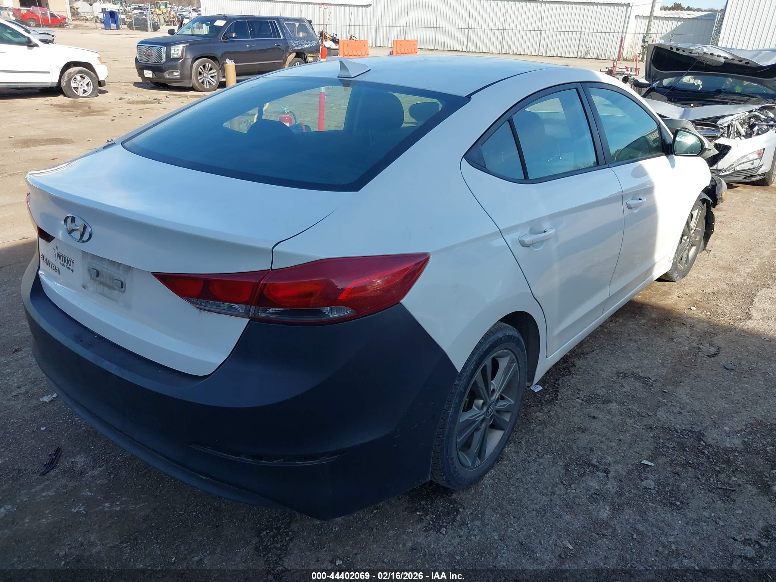 HYUNDAI ELANTRA image 4