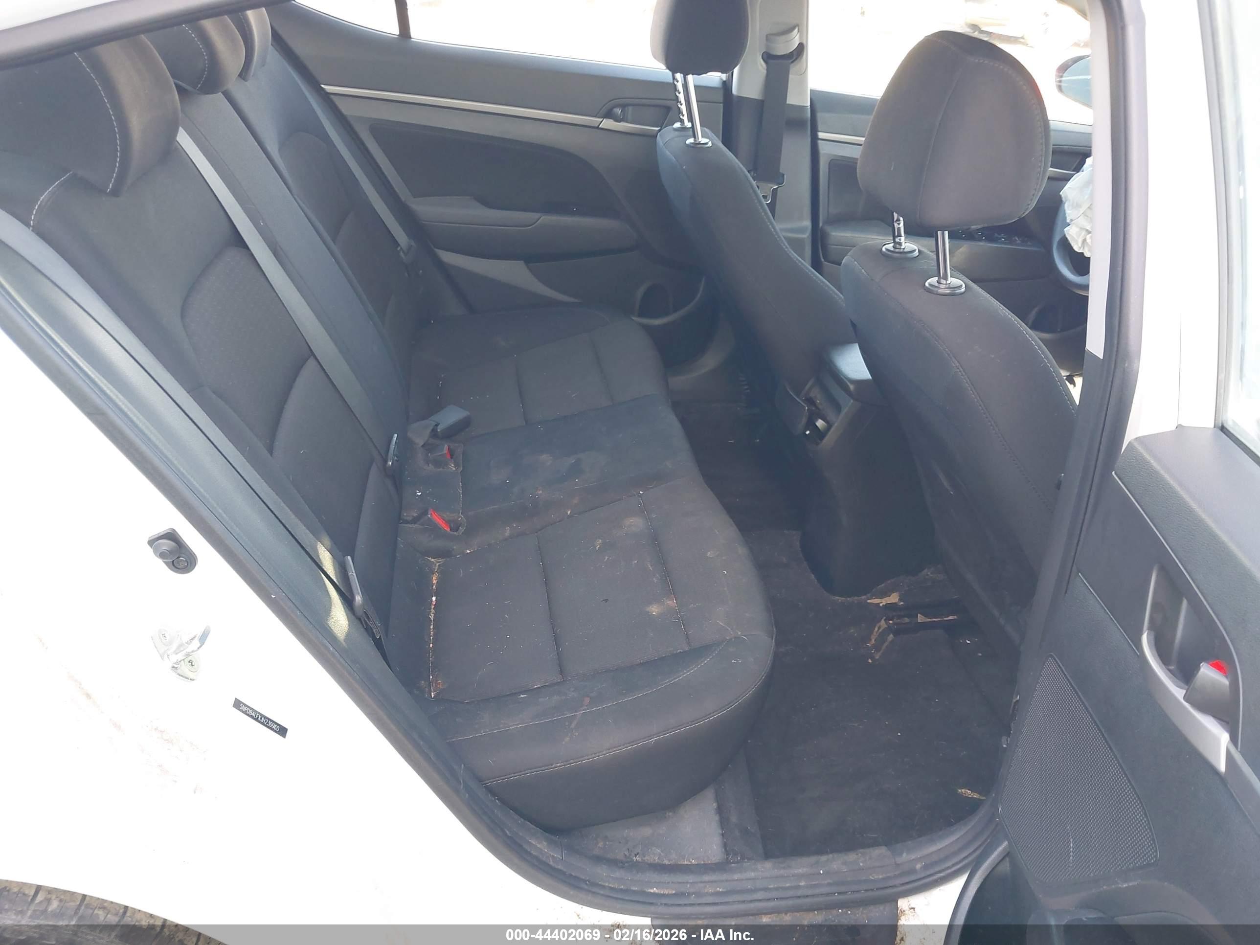 HYUNDAI ELANTRA image 8