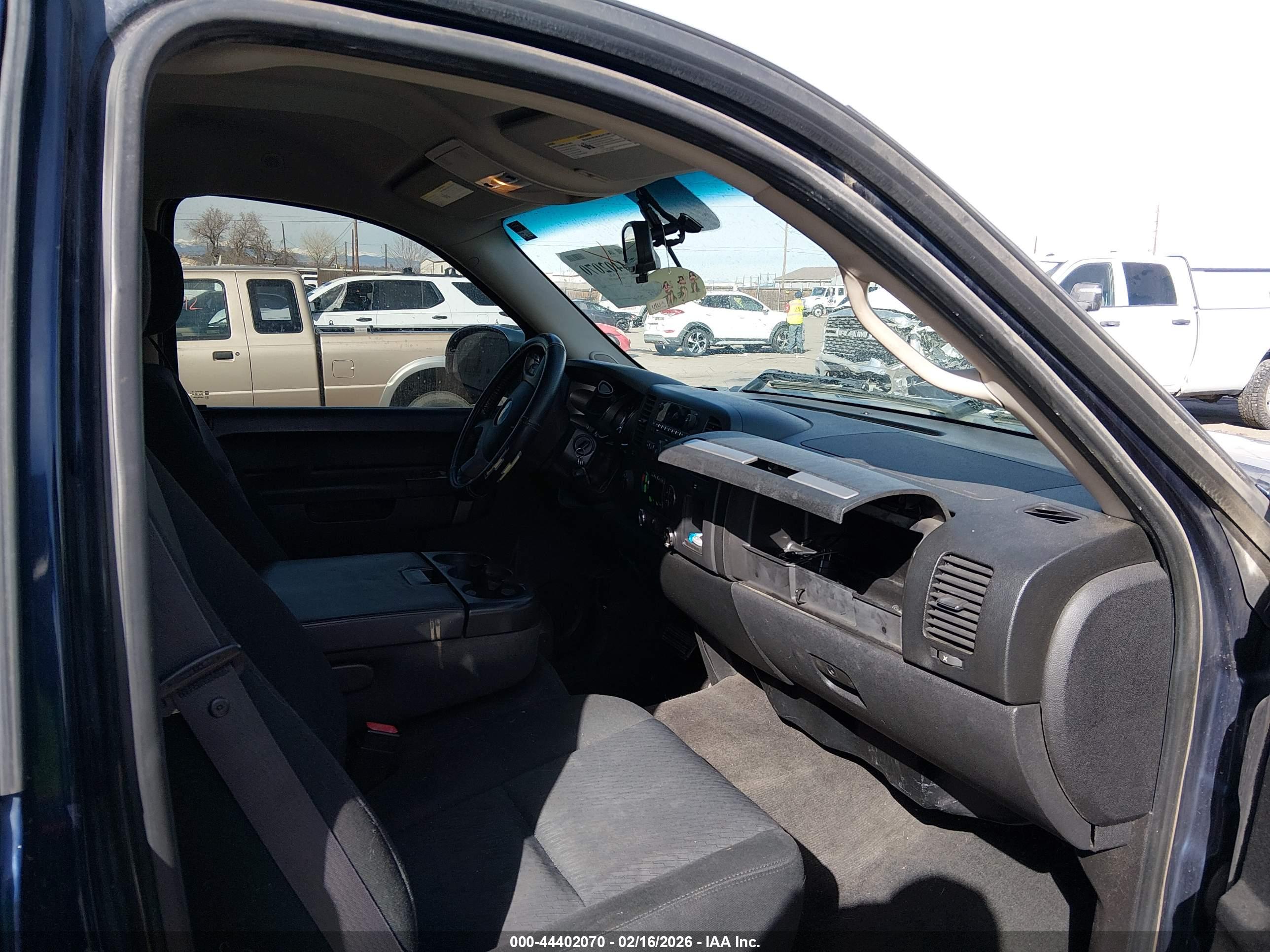 CHEVROLET SILVERADO image 5