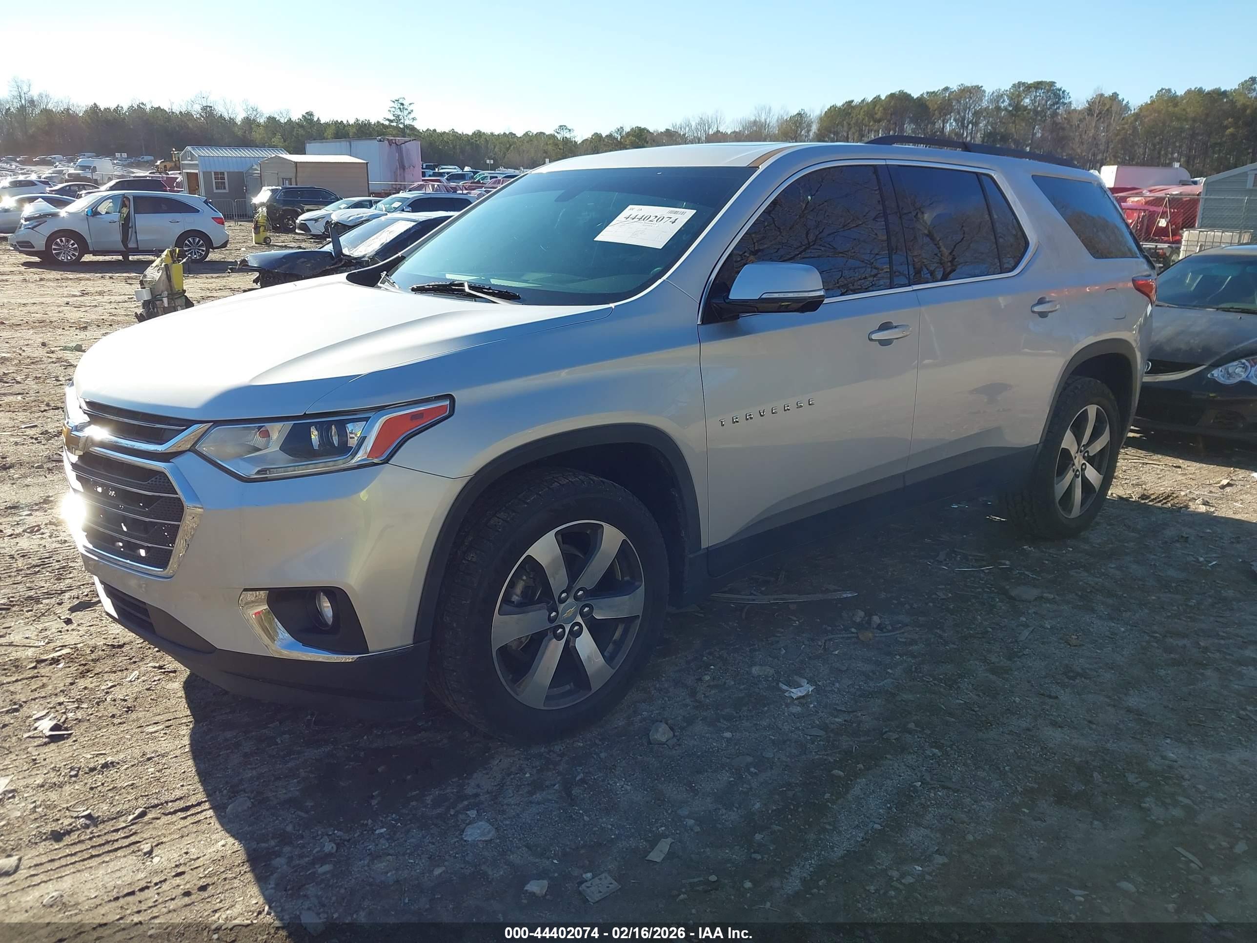 CHEVROLET TRAVERSE image 2