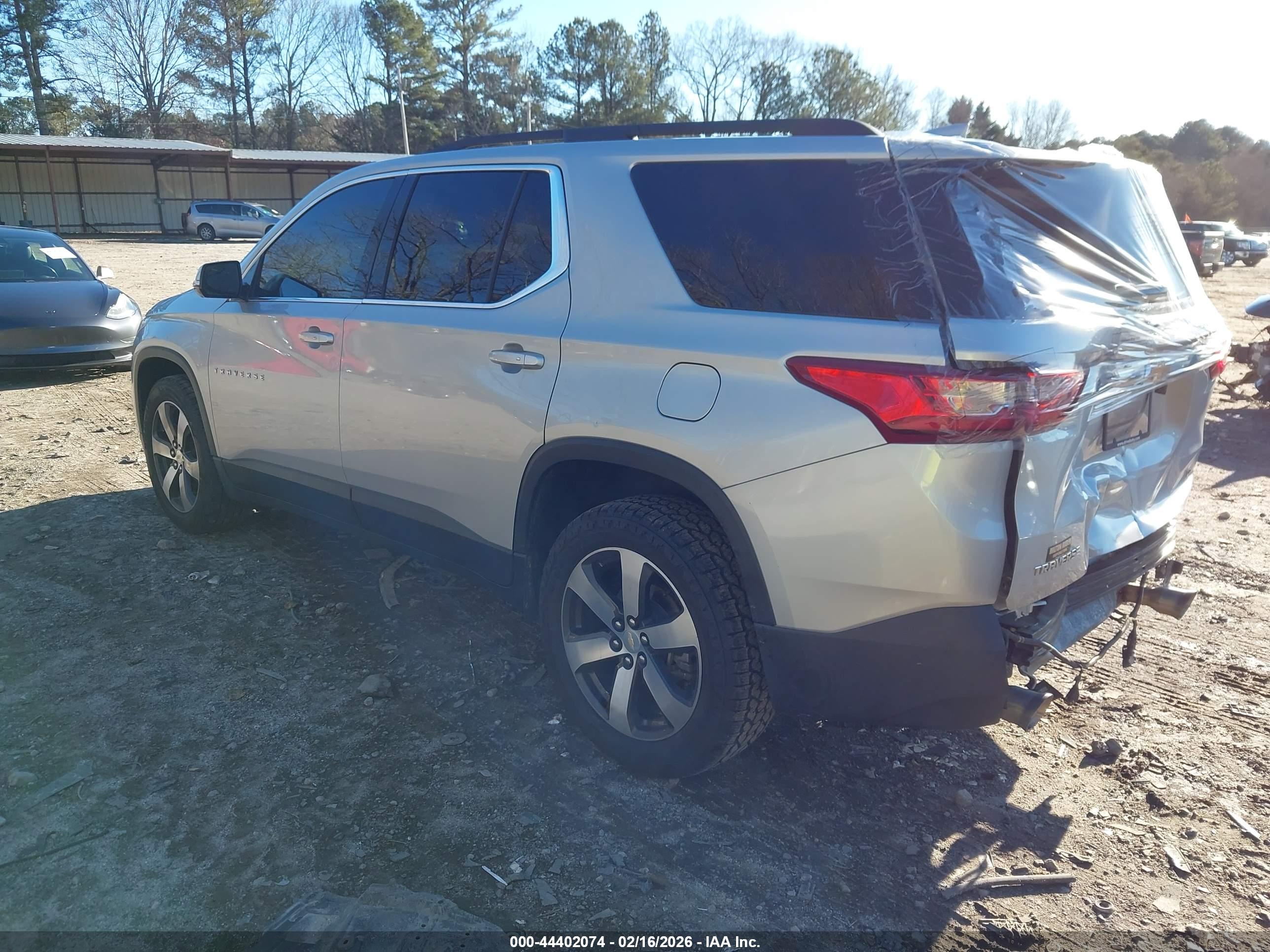 CHEVROLET TRAVERSE image 3
