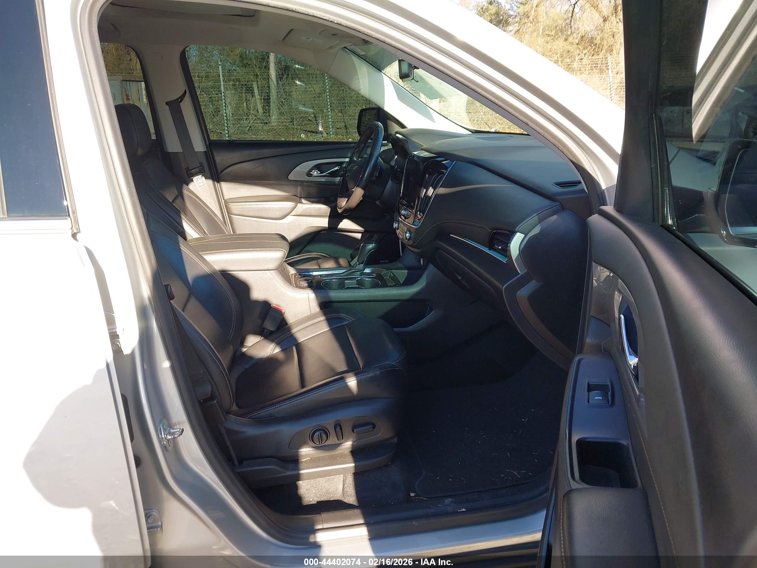 CHEVROLET TRAVERSE image 5