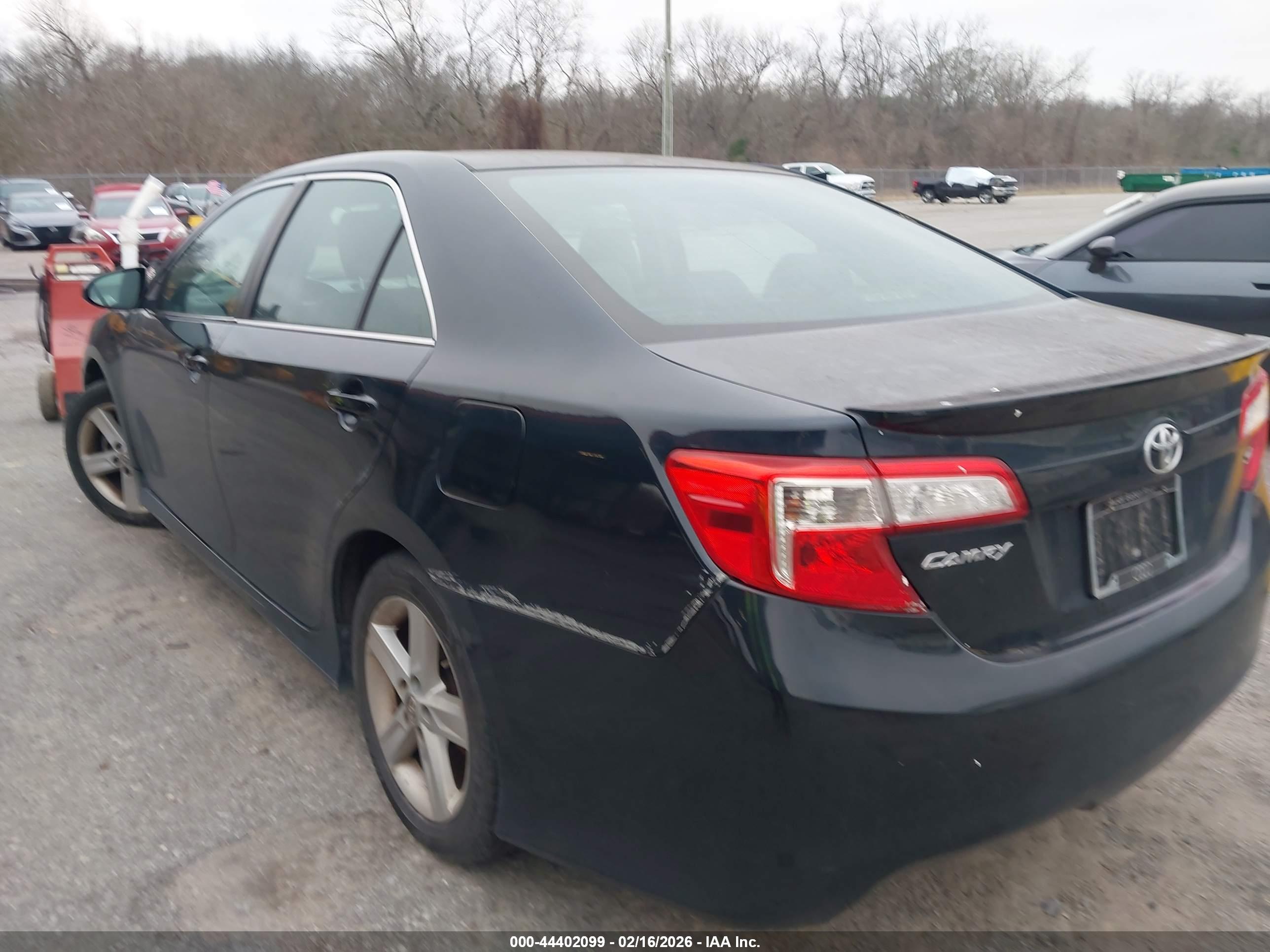 TOYOTA CAMRY image 3