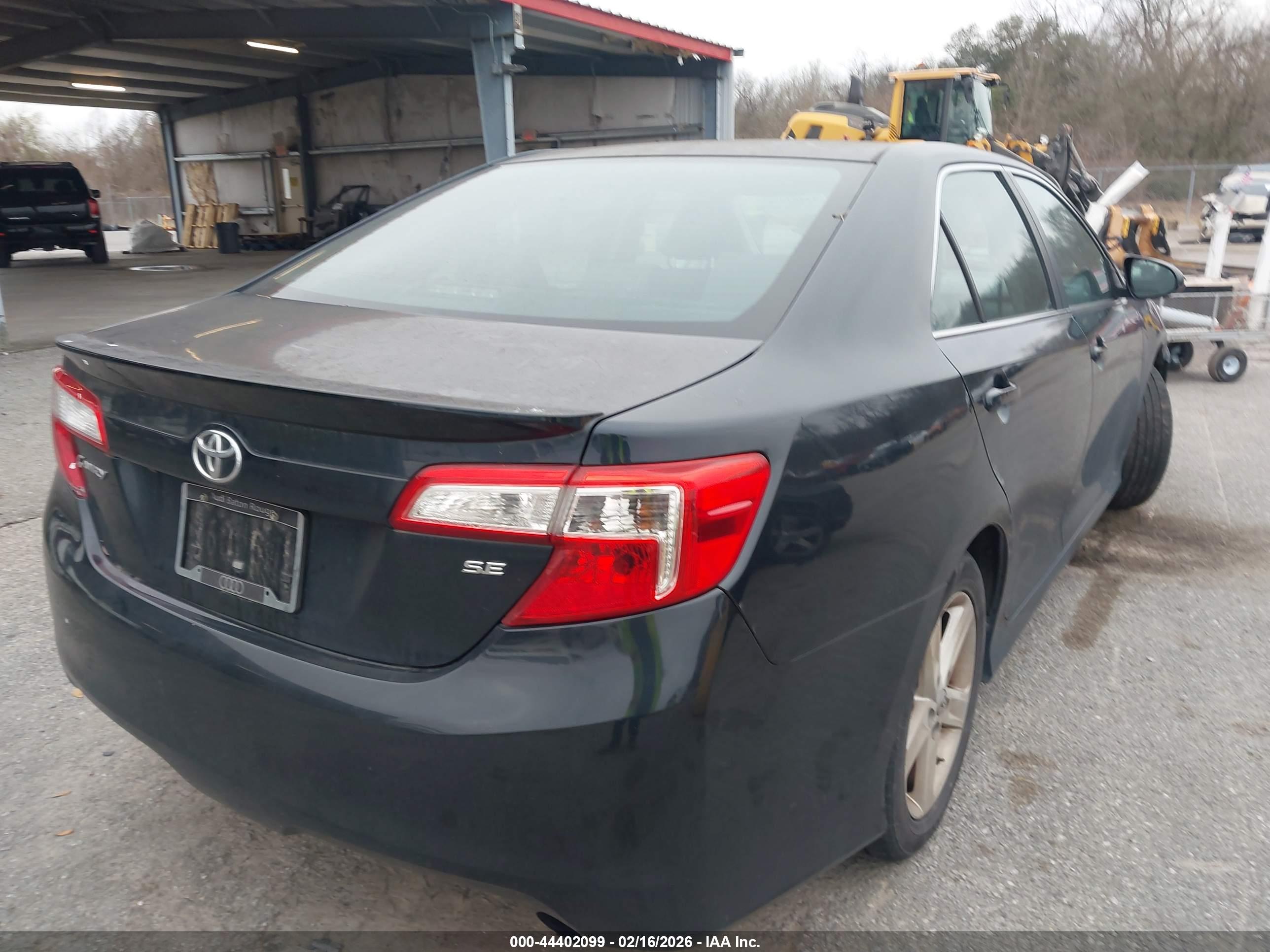 TOYOTA CAMRY image 4